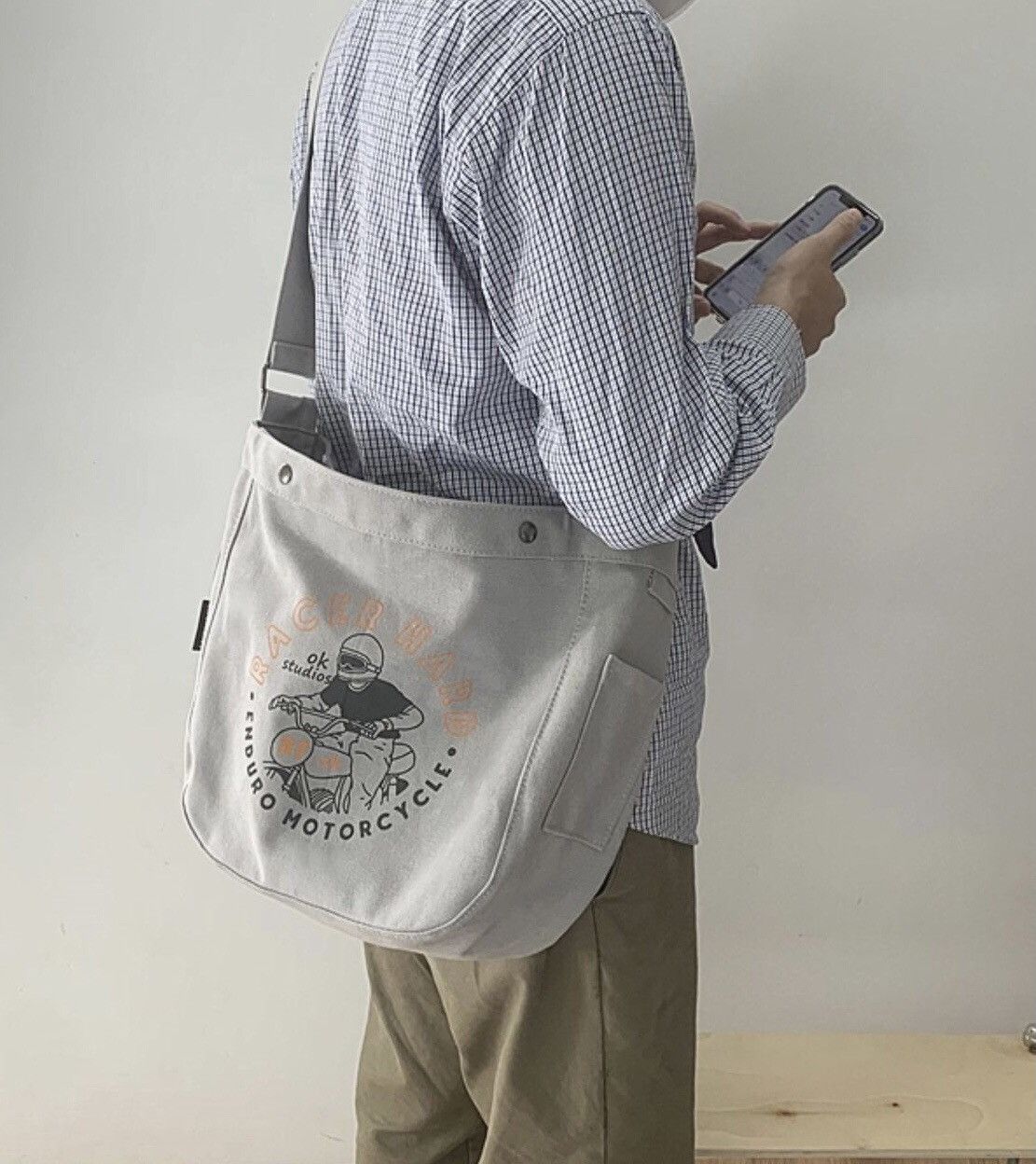 Japanese Brand 90s retro cartoon graphic canvas shoulder bag crossbody Size ONE SIZE - 1 Thumbnail