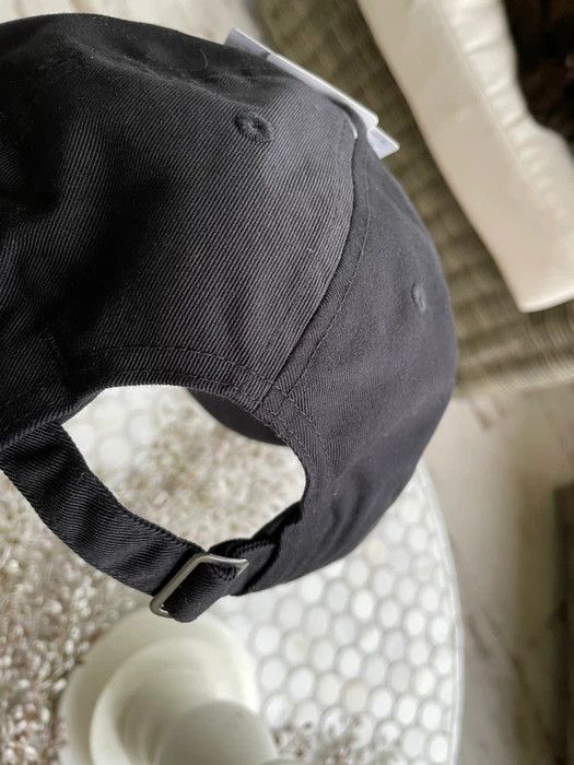 Billie Eilish Billie Eilish Taksahi Murakami Uniqlo Black White Hat Cap Size ONE SIZE - 5 Thumbnail