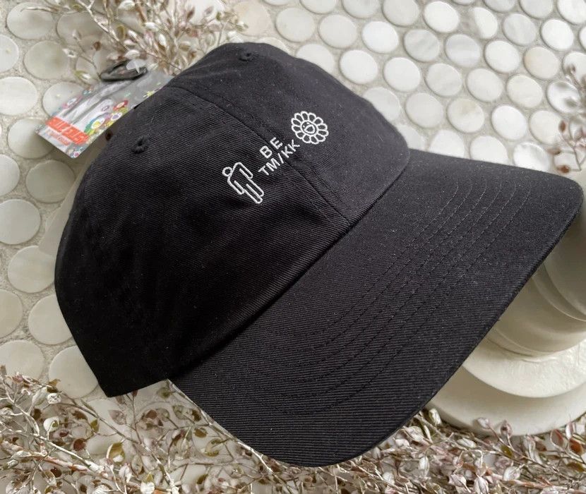 Billie Eilish Billie Eilish Taksahi Murakami Uniqlo Black White Hat Cap Size ONE SIZE - 1 Thumbnail