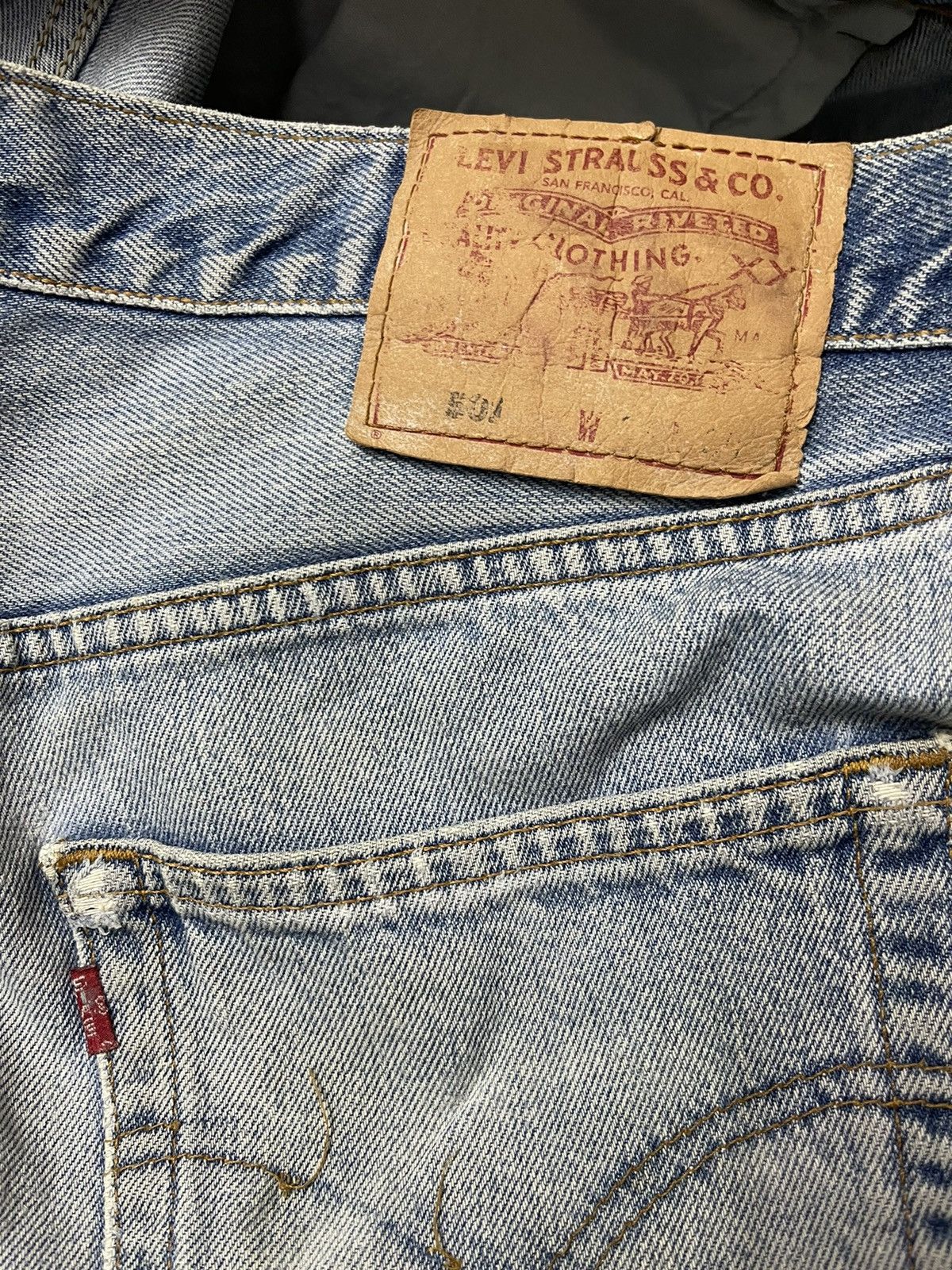 Levi's Vintage Clothing Vintage Levis Distressed Denim Size US 34 / EU 50 - 13 Thumbnail