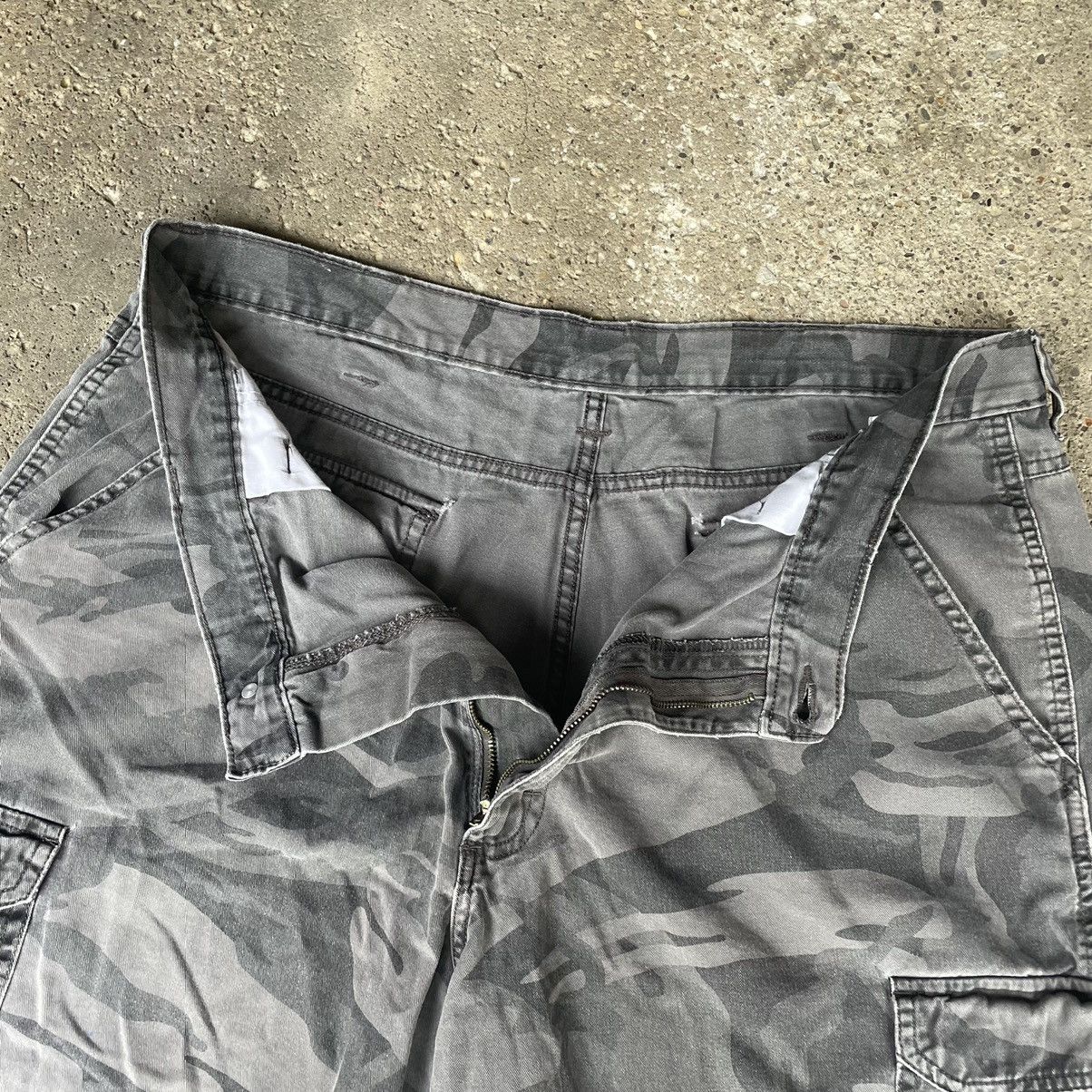 Vintage × Wrangler VINTAGE Y2K WRANGLER URBAN CAMO BAGGY CARGO SHORTS Size US 36 / EU 52 - 9 Thumbnail