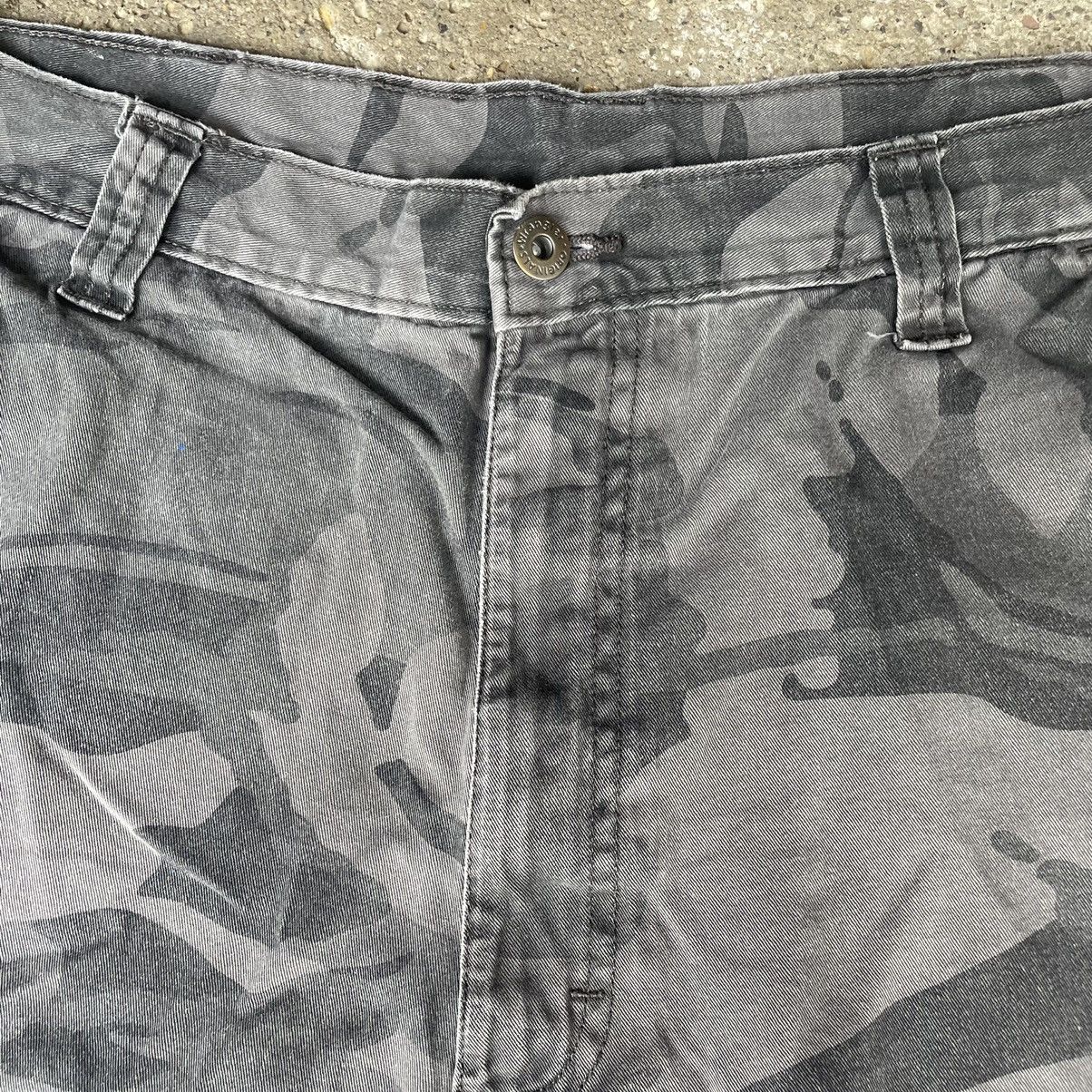 Vintage × Wrangler VINTAGE Y2K WRANGLER URBAN CAMO BAGGY CARGO SHORTS Size US 36 / EU 52 - 5 Thumbnail