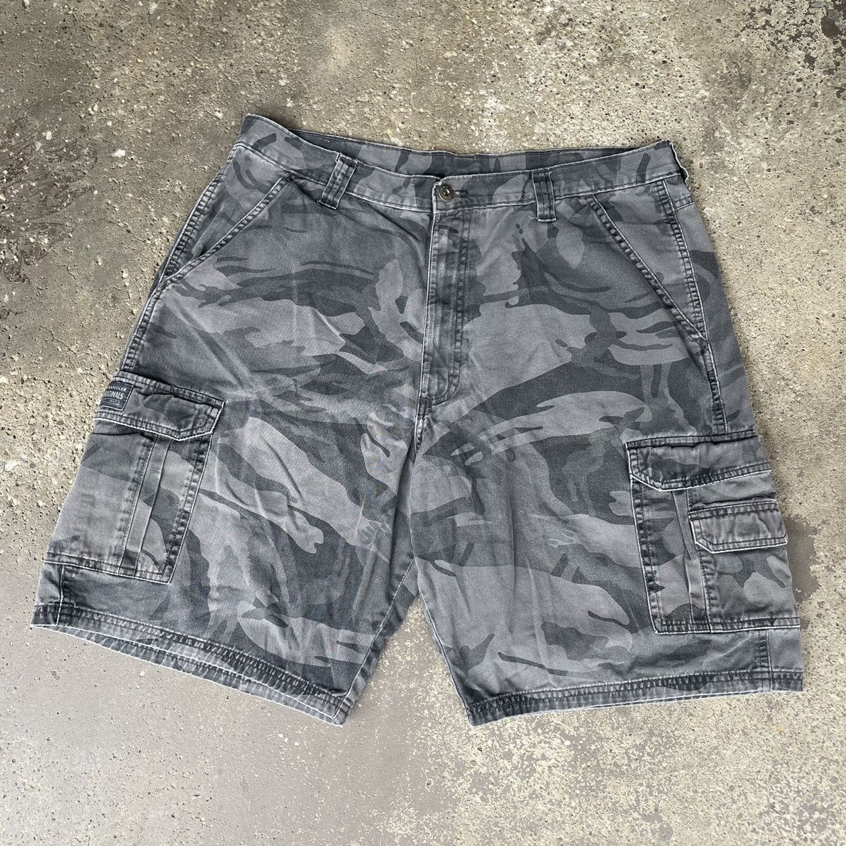 Vintage × Wrangler VINTAGE Y2K WRANGLER URBAN CAMO BAGGY CARGO SHORTS Size US 36 / EU 52 - 3 Thumbnail