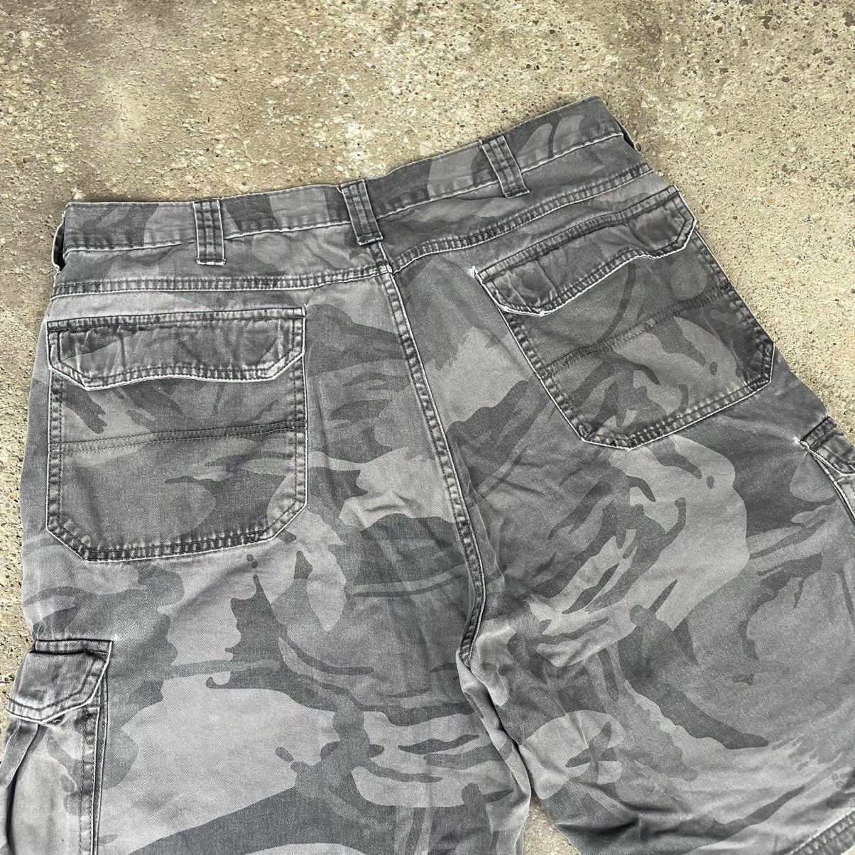 Vintage × Wrangler VINTAGE Y2K WRANGLER URBAN CAMO BAGGY CARGO SHORTS Size US 36 / EU 52 - 8 Thumbnail