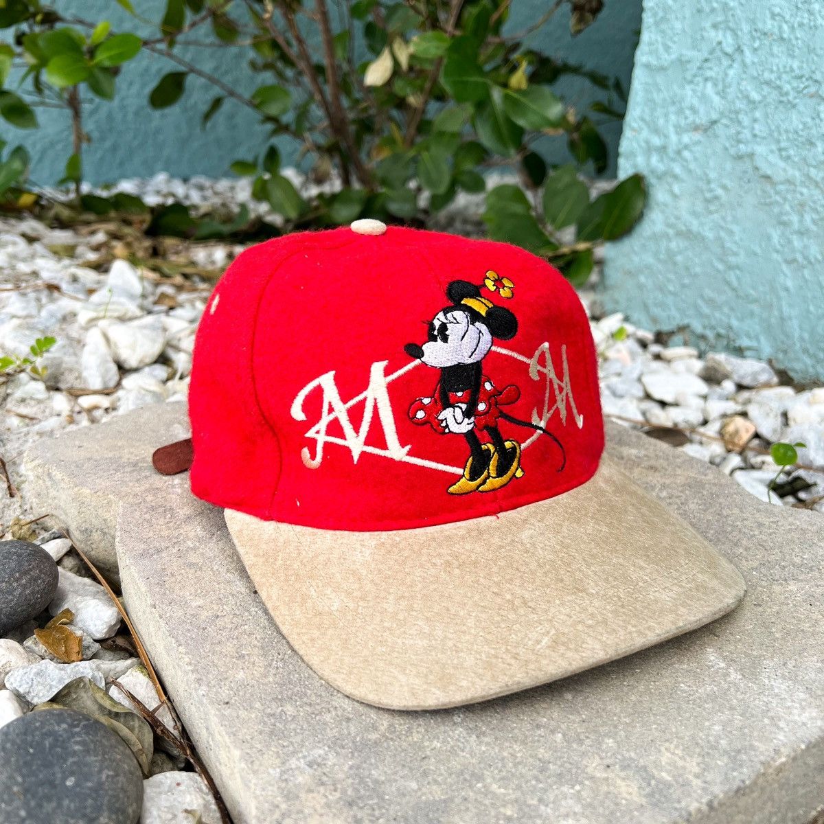 Disney × Vintage Vintage Minnie Mouse Disney Suede & Wool Strapback Hat Size ONE SIZE - 1 Thumbnail
