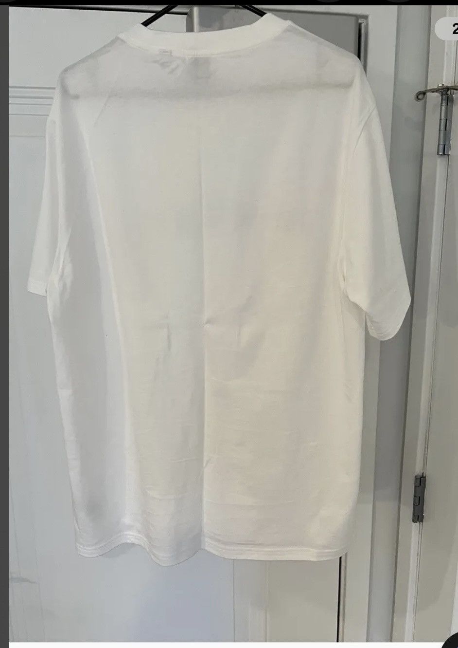 Burberry Burberry t shirt dry clean no stains worn once Size US L / EU 52-54 / 3 - 4 Thumbnail