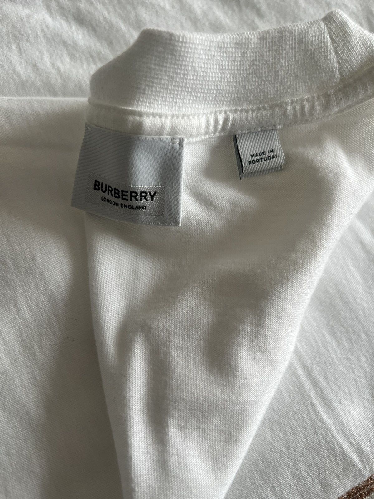 Burberry Burberry t shirt dry clean no stains worn once Size US L / EU 52-54 / 3 - 8 Thumbnail