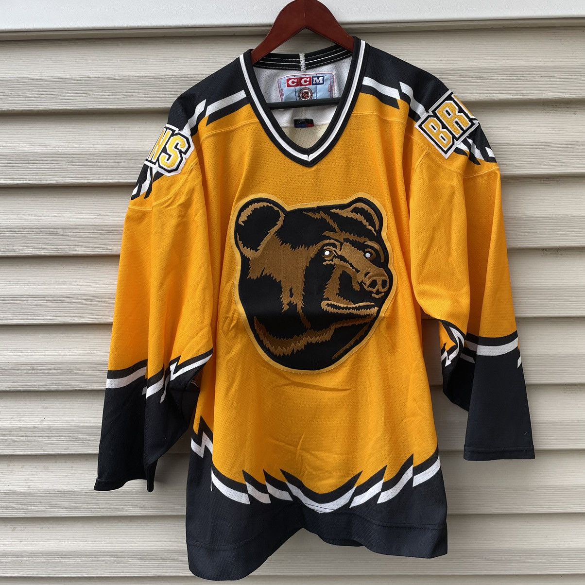 Vintage 90s Boston Bruins Pooh Bear Stitched CCM NHL Hockey Jersey Size  Small