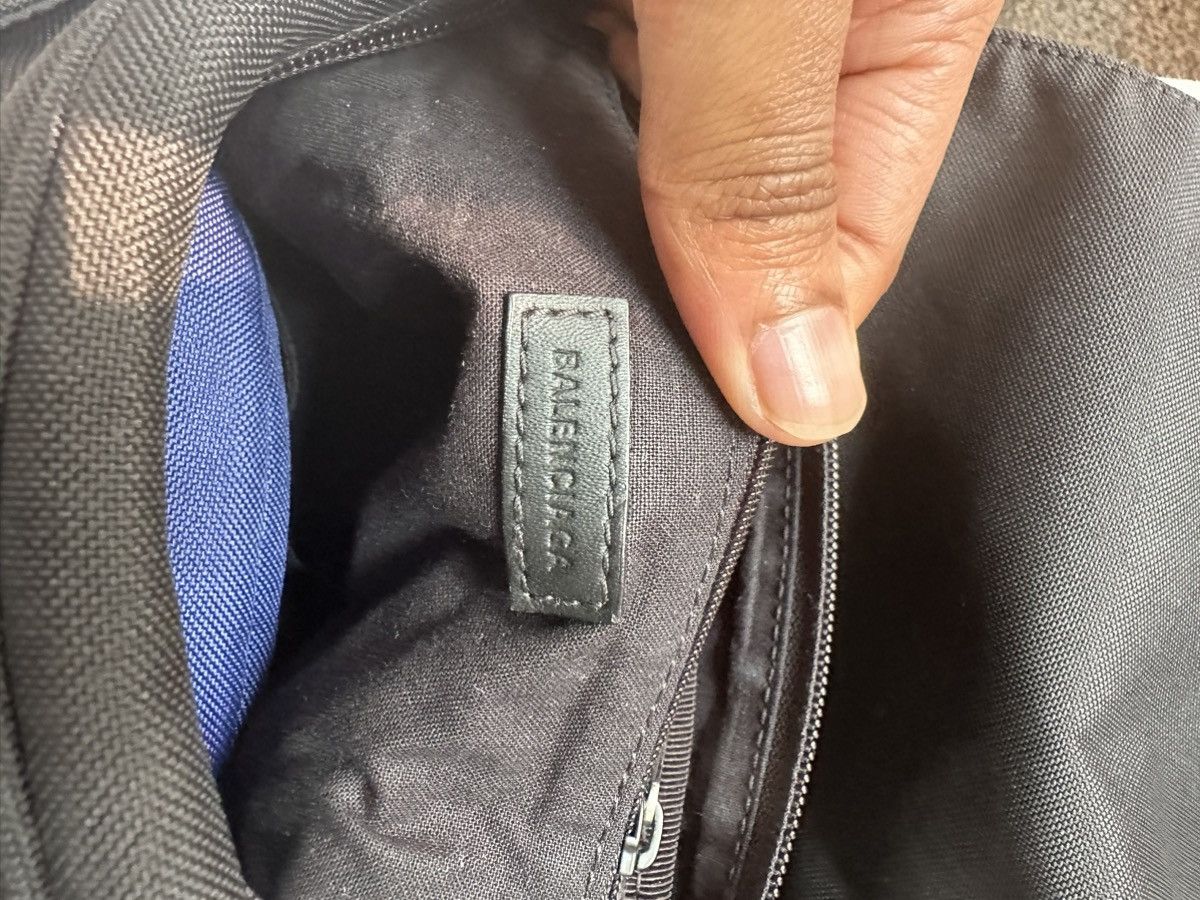 Balenciaga Balenciaga Emroidered Logo Messenger Bag Size ONE SIZE - 1 Thumbnail