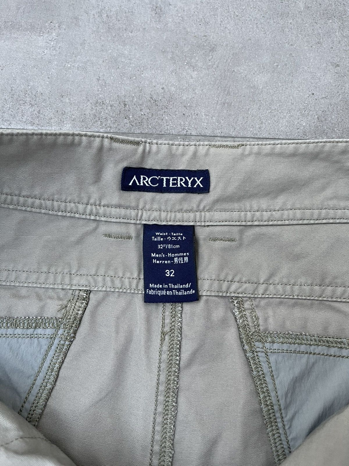 Arc'teryx Arc'Teryx Technical Beige Cargo Track Shorts Size US 32 / EU 48 - 13 Thumbnail