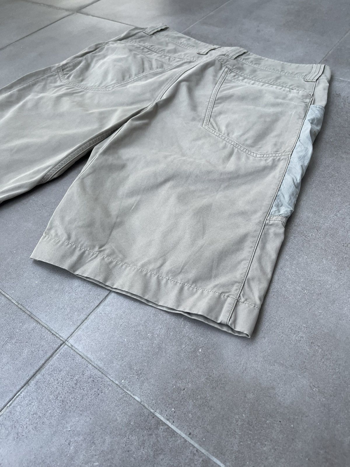 Arc'teryx Arc'Teryx Technical Beige Cargo Track Shorts Size US 32 / EU 48 - 11 Thumbnail