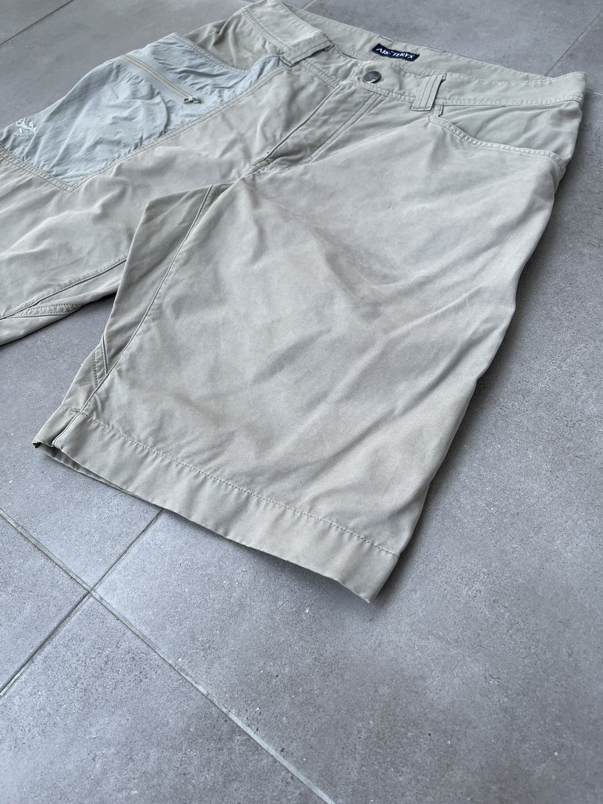 Arc'teryx Arc'Teryx Technical Beige Cargo Track Shorts Size US 32 / EU 48 - 7 Thumbnail