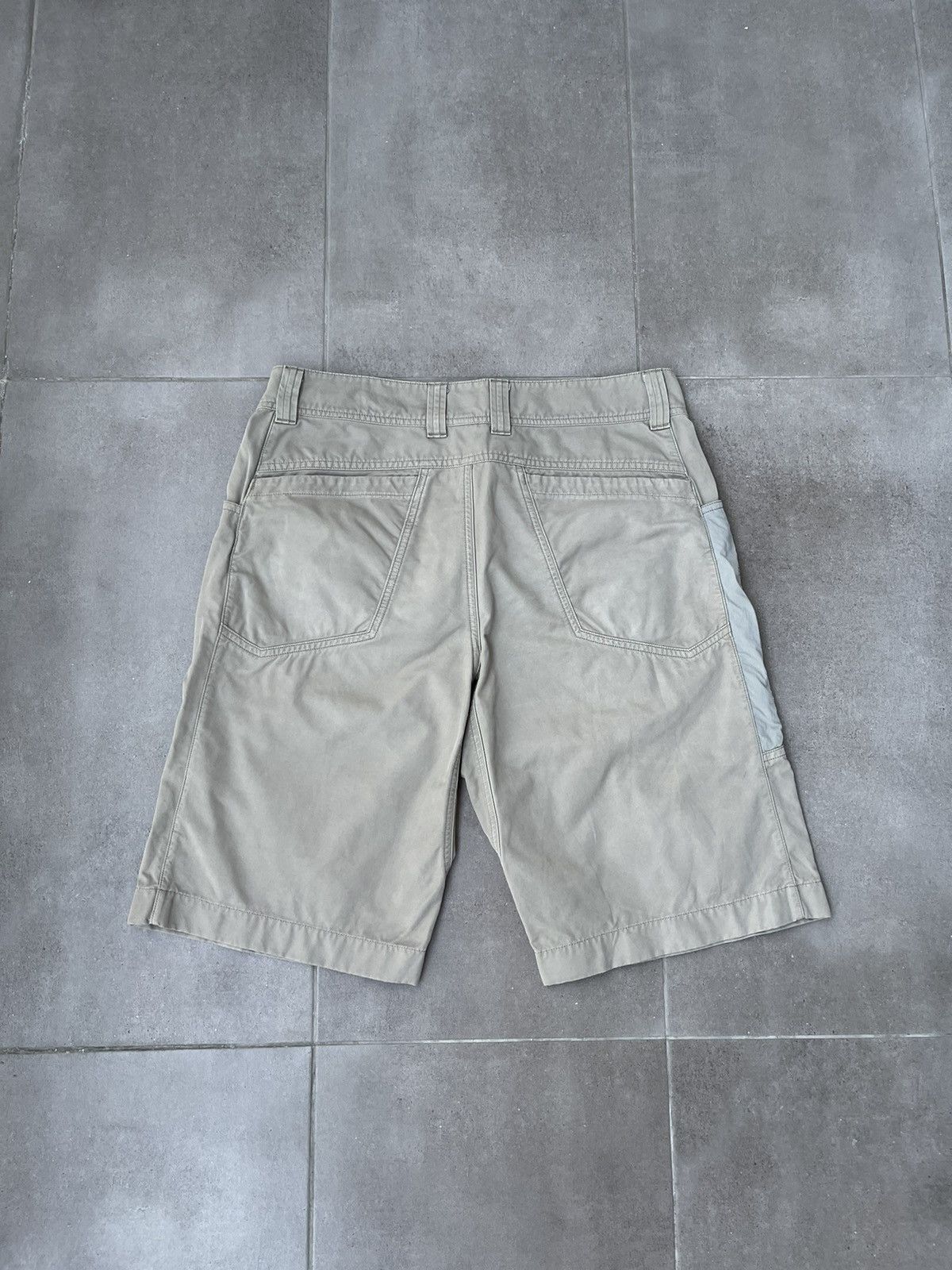 Arc'teryx Arc'Teryx Technical Beige Cargo Track Shorts Size US 32 / EU 48 - 9 Thumbnail