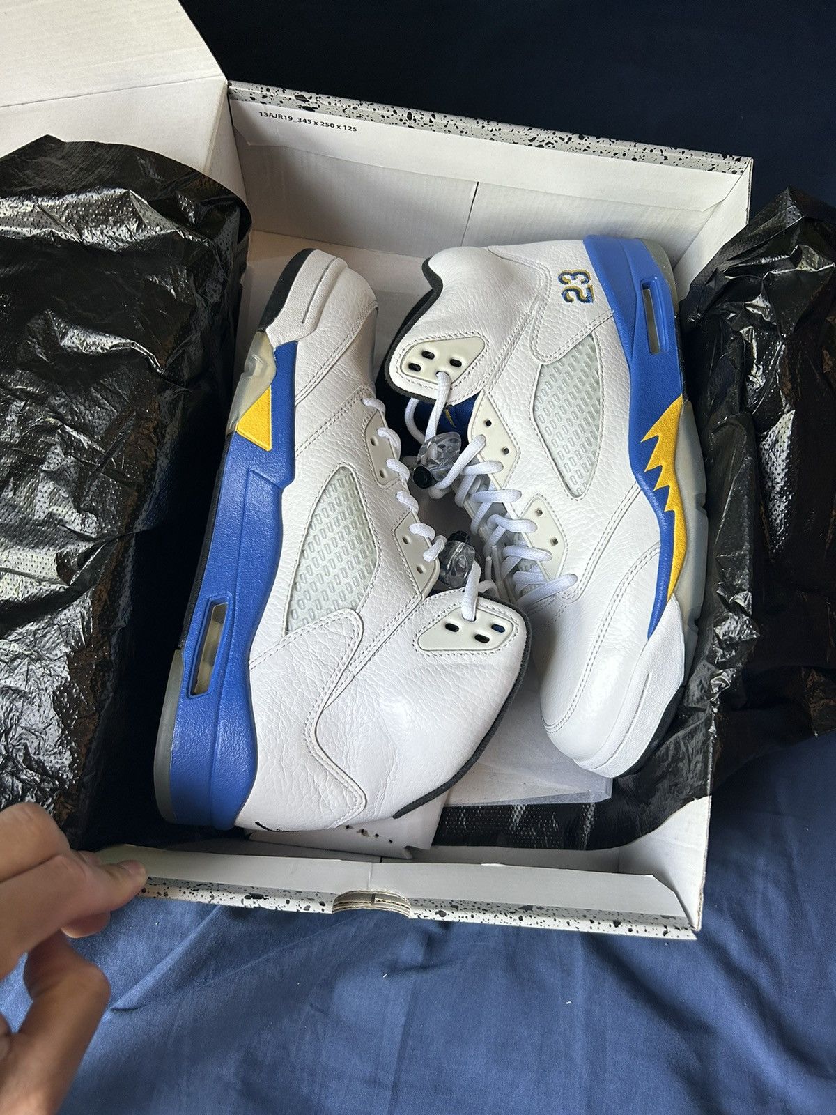 Jordan Brand × Nike Air Jordan 5 Retro Laney Size US 8.5 / EU 41-42 - 10 Thumbnail
