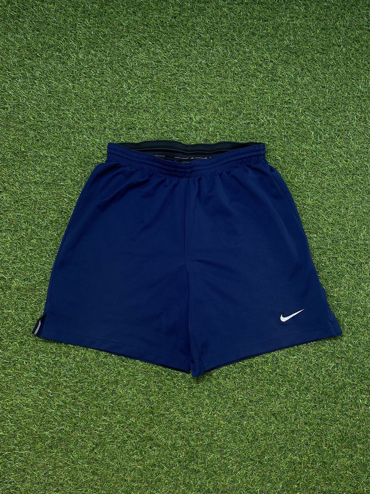 Nike Vintage 90s Nike shorts streetwear swoosh casual y2k size S Size US 30 / EU 46 - 1 Thumbnail