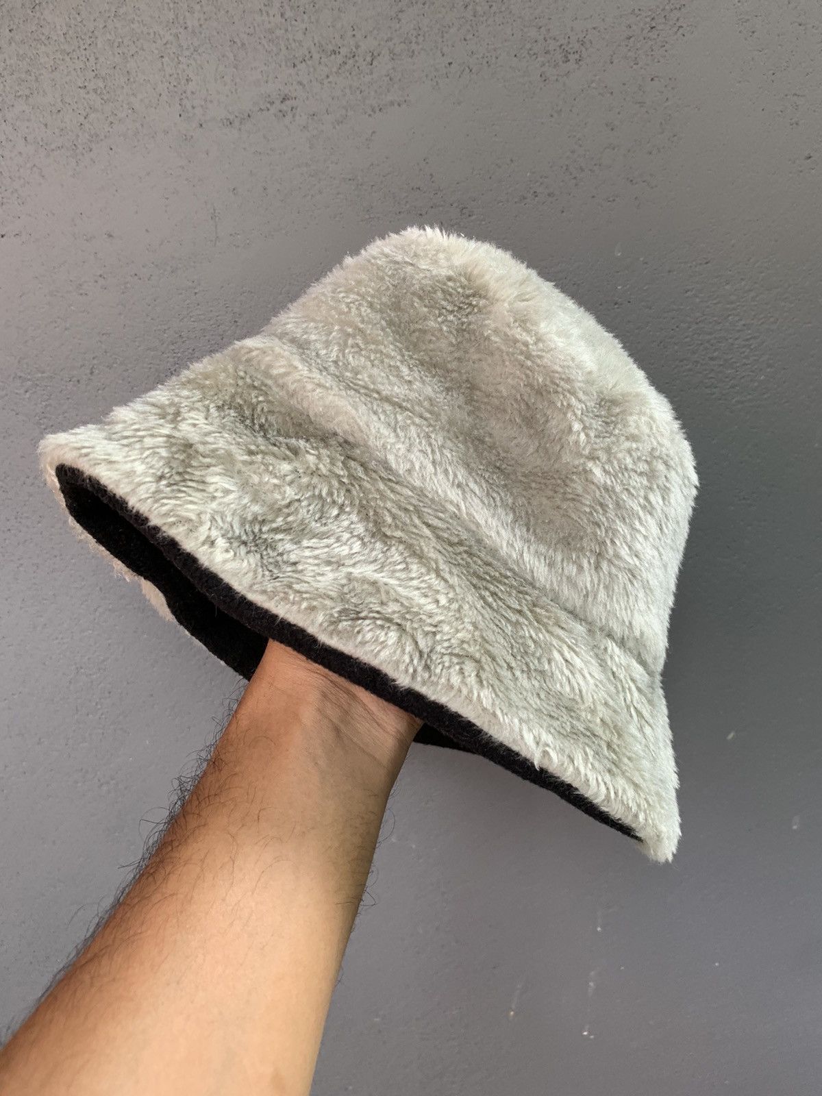 Other 💸BINDINGOFFER💸MOHAIR BUCKET HATS REVERSIBLE WHITE/BLACK Size ONE SIZE - 1 Thumbnail