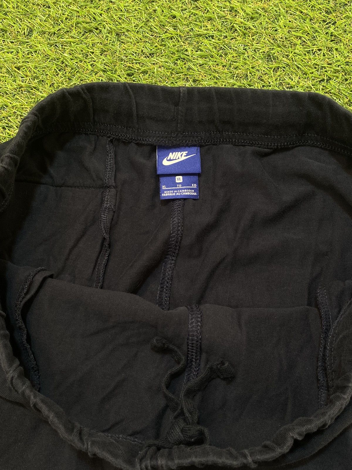 Nike Vintage Nike shorts Sun faded streetwear swoosh Y2k size XL Size US 36 / EU 52 - 4 Thumbnail