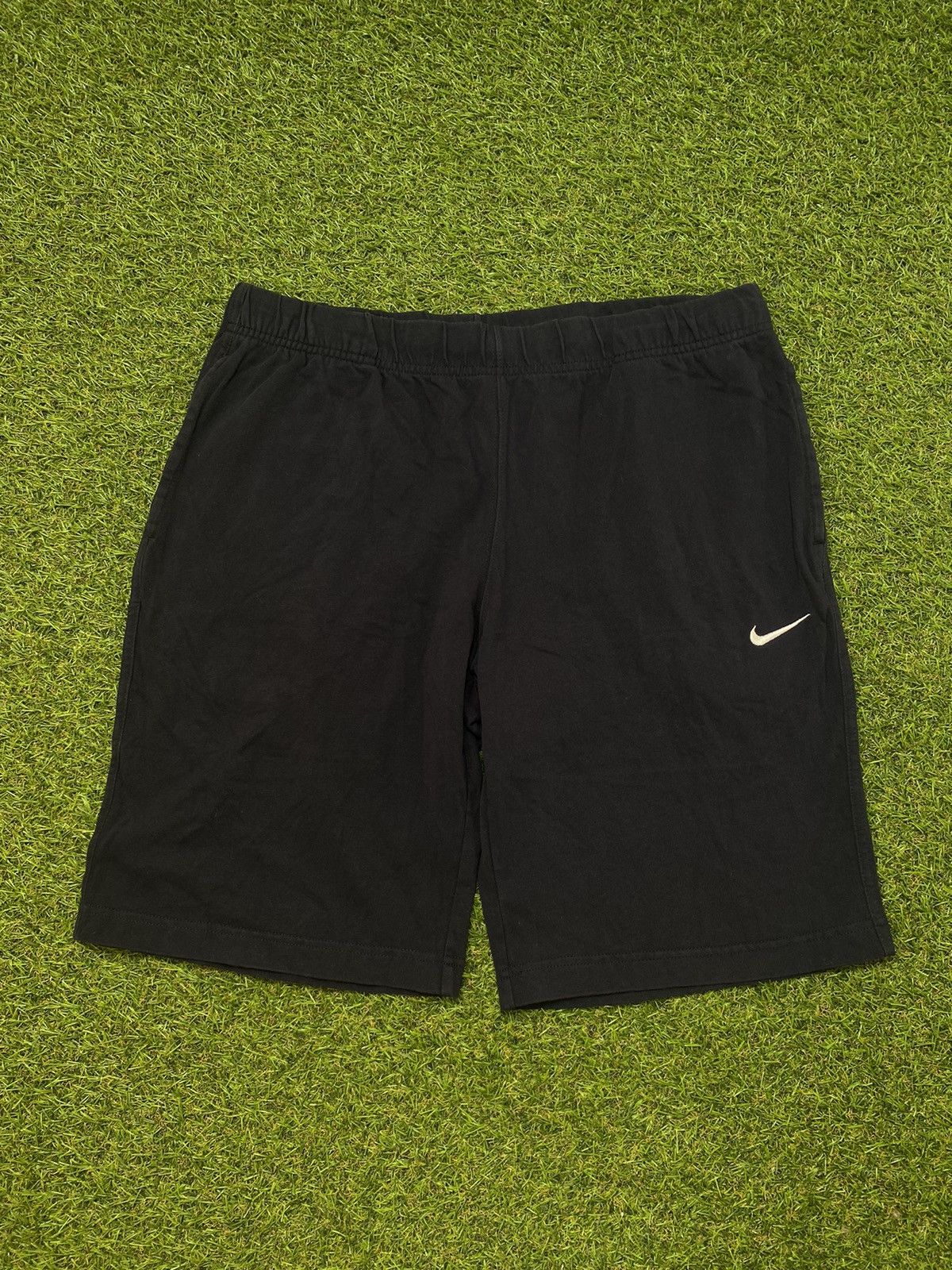 Nike Vintage Nike shorts Sun faded streetwear swoosh Y2k size XL Size US 36 / EU 52 - 1 Thumbnail