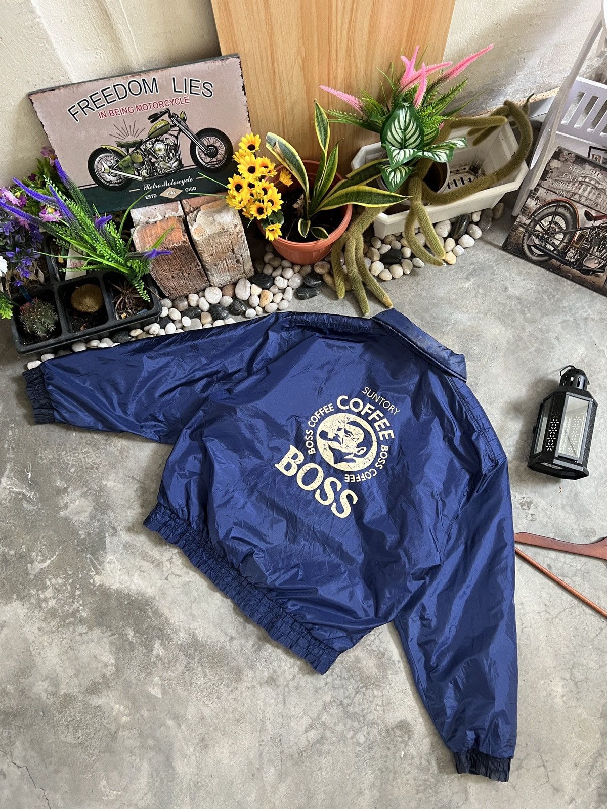 Japanese Brand × Vintage Vintage 🏴‍☠️ Suntory Boss Coffe Bomber Style Jacket Size US XL / EU 56 / 4 - 4 Thumbnail