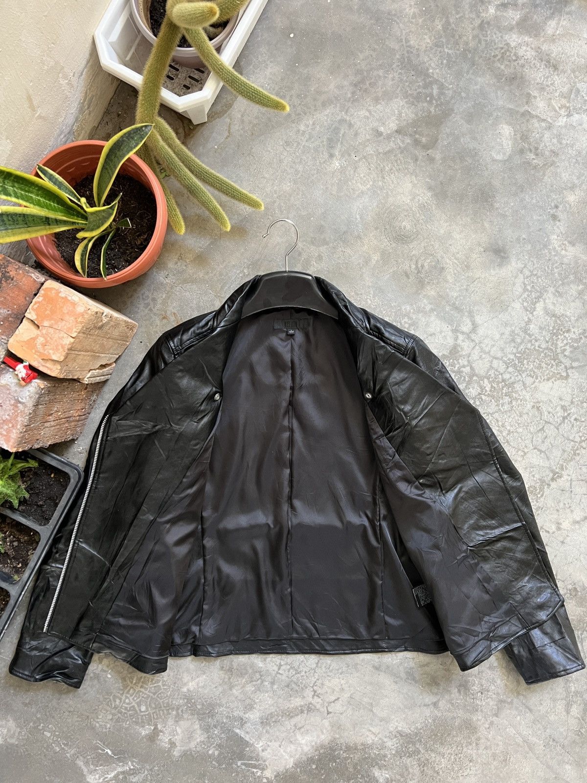 Uniqlo STEALS 🖤🏴‍☠️ Uniqlo Fully Leather Jacket Size US L / EU 52-54 / 3 - 7 Thumbnail