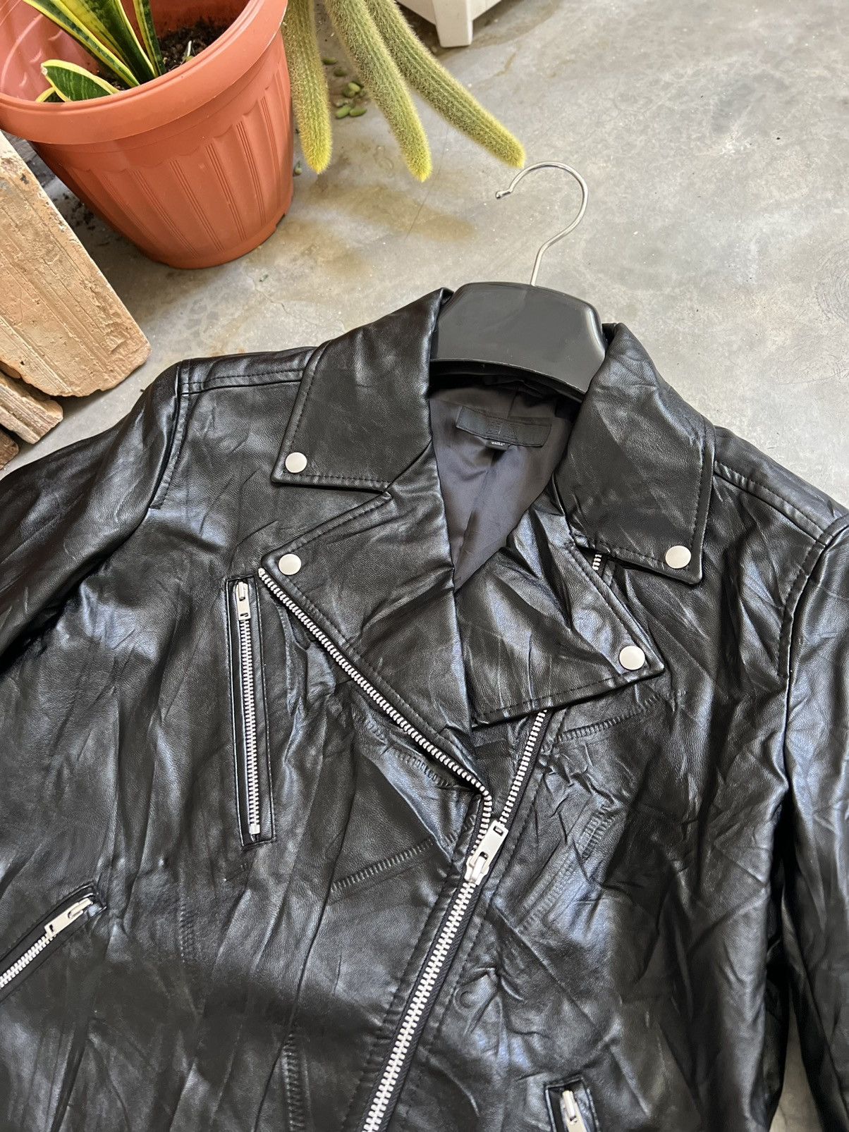 Uniqlo STEALS 🖤🏴‍☠️ Uniqlo Fully Leather Jacket Size US L / EU 52-54 / 3 - 4 Thumbnail