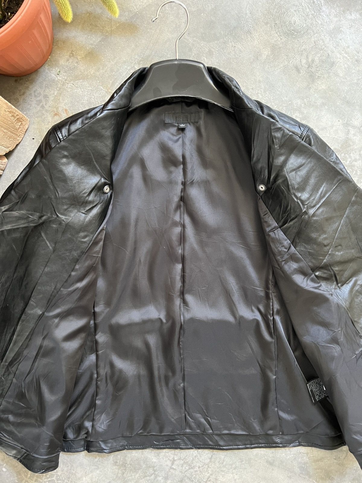 Uniqlo STEALS 🖤🏴‍☠️ Uniqlo Fully Leather Jacket Size US L / EU 52-54 / 3 - 8 Thumbnail