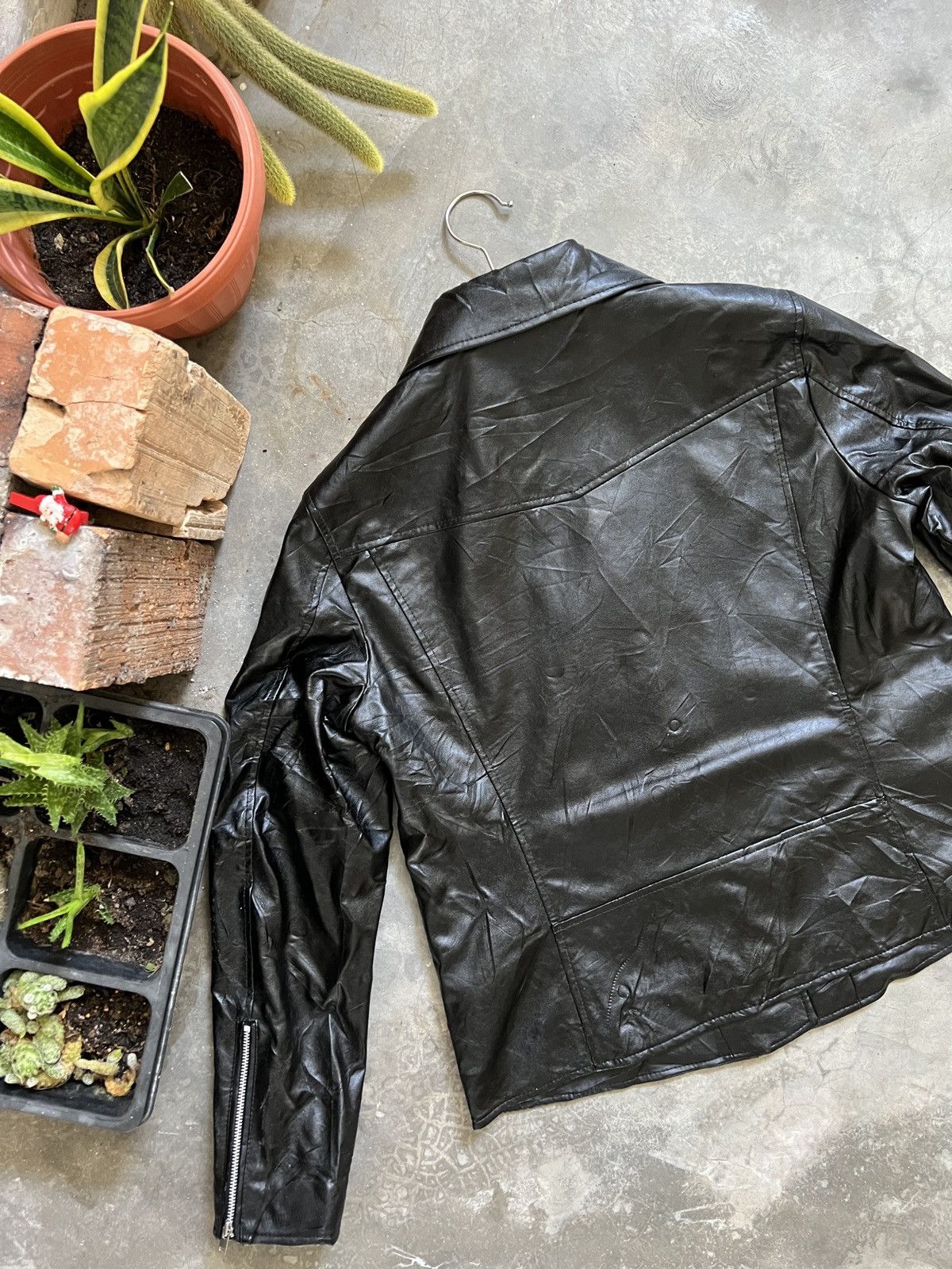 Uniqlo STEALS 🖤🏴‍☠️ Uniqlo Fully Leather Jacket Size US L / EU 52-54 / 3 - 14 Thumbnail