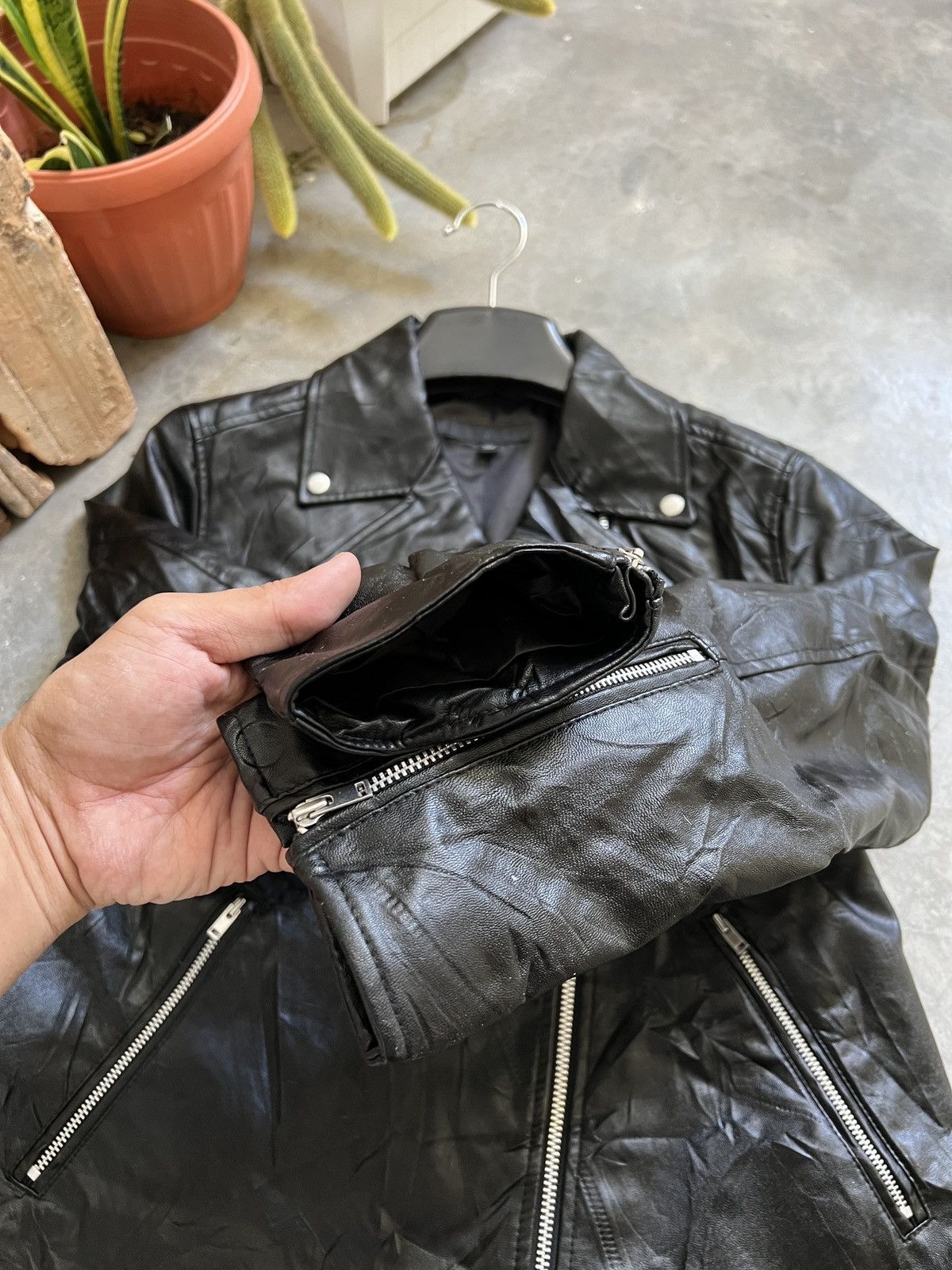 Uniqlo STEALS 🖤🏴‍☠️ Uniqlo Fully Leather Jacket Size US L / EU 52-54 / 3 - 10 Thumbnail