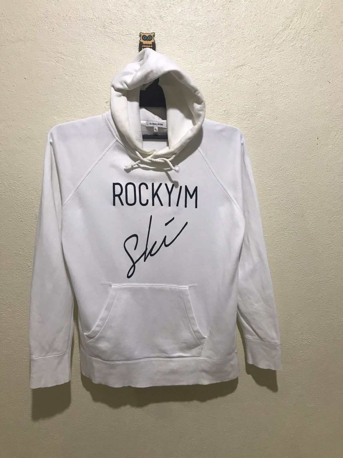 Global Work Sweatshirts Hoodie spell out ROCKYIM L fits M