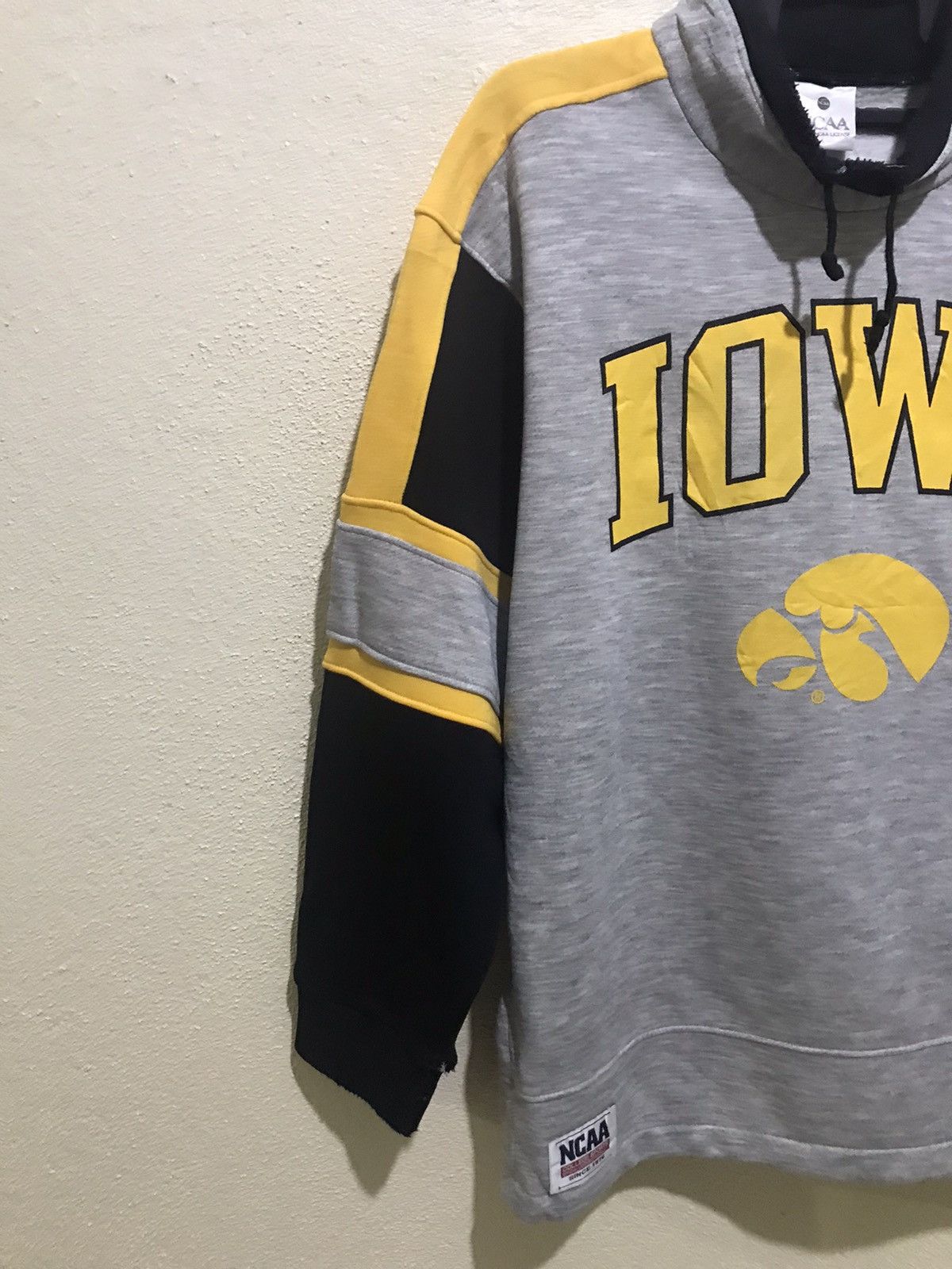 NCAA Ncaa Sweatshirts spell out IOWA size L Size US L / EU 52-54 / 3 - 2 Thumbnail