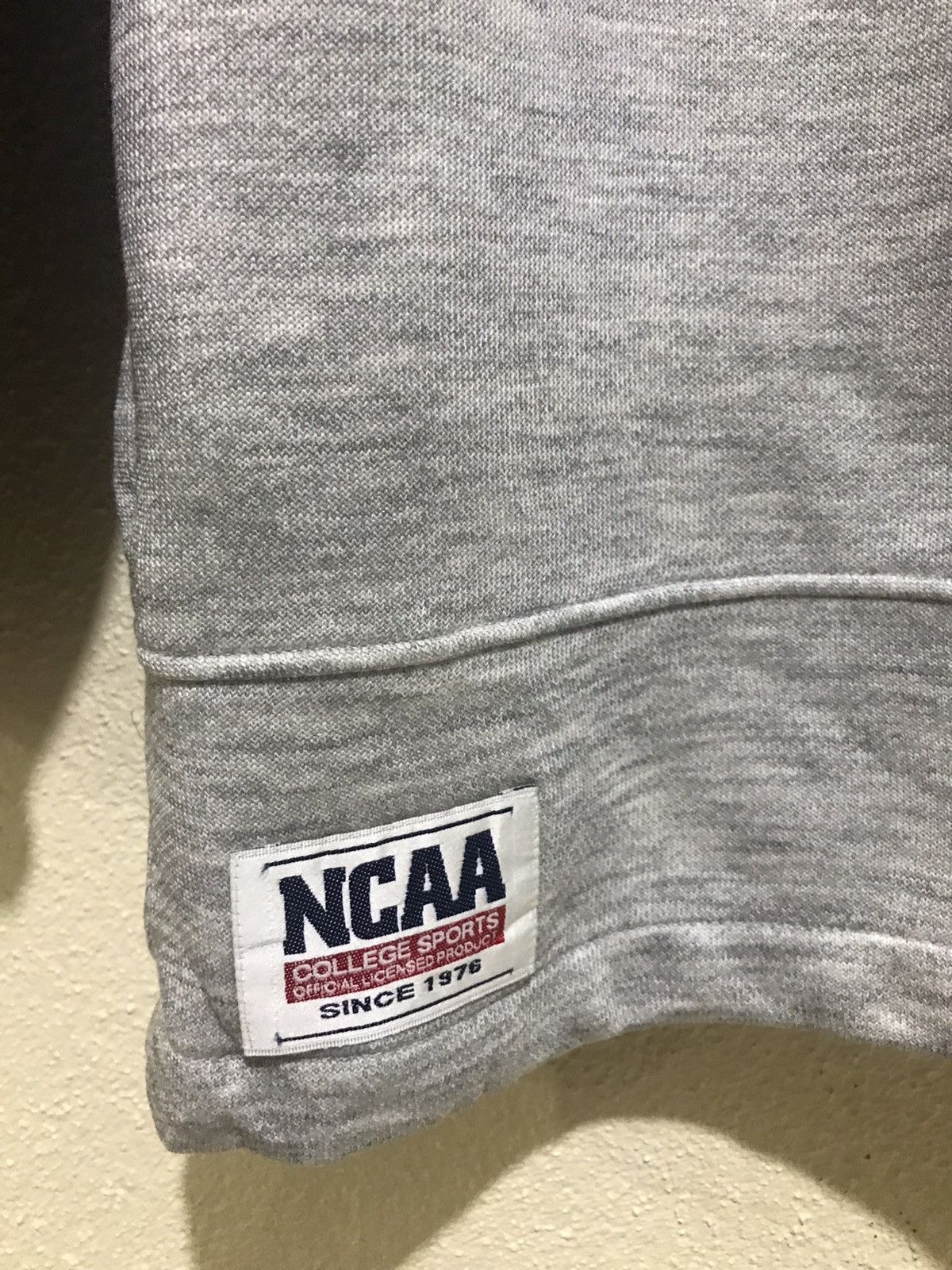 NCAA Ncaa Sweatshirts spell out IOWA size L Size US L / EU 52-54 / 3 - 4 Thumbnail