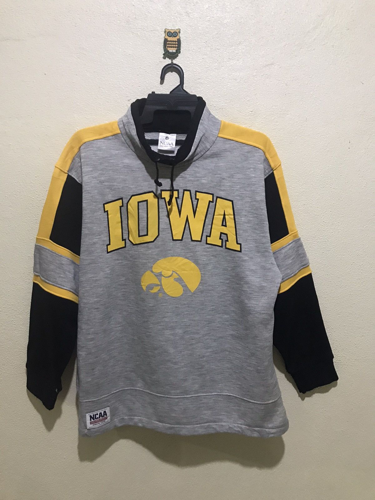 NCAA Ncaa Sweatshirts spell out IOWA size L Size US L / EU 52-54 / 3 - 1 Thumbnail