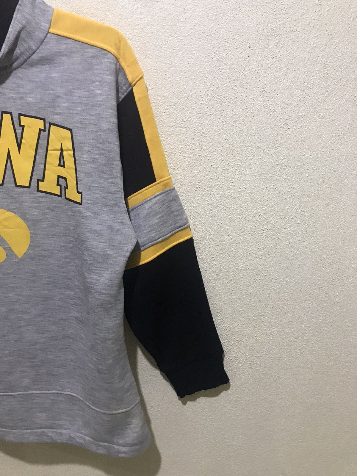 NCAA Ncaa Sweatshirts spell out IOWA size L Size US L / EU 52-54 / 3 - 3 Thumbnail