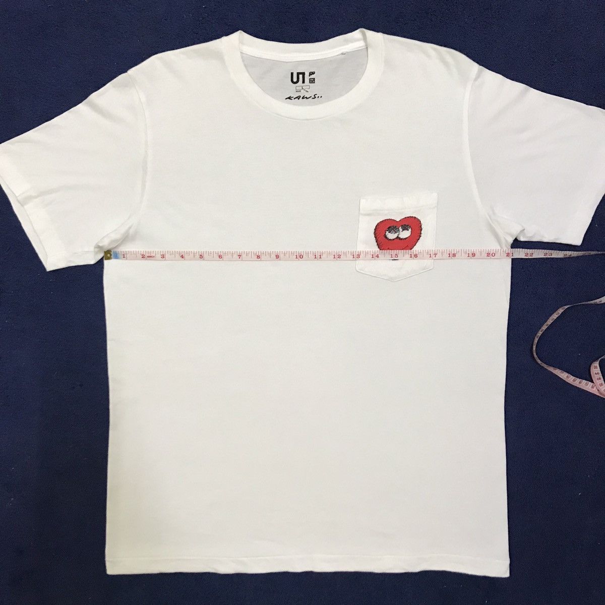 Kaws × Uniqlo Sesame Street Elmo Pocket Tee Size US L / EU 52-54 / 3 - 8 Thumbnail