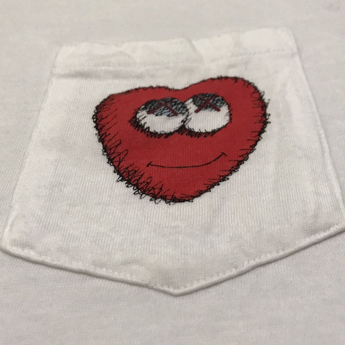 Kaws × Uniqlo Sesame Street Elmo Pocket Tee Size US L / EU 52-54 / 3 - 4 Thumbnail