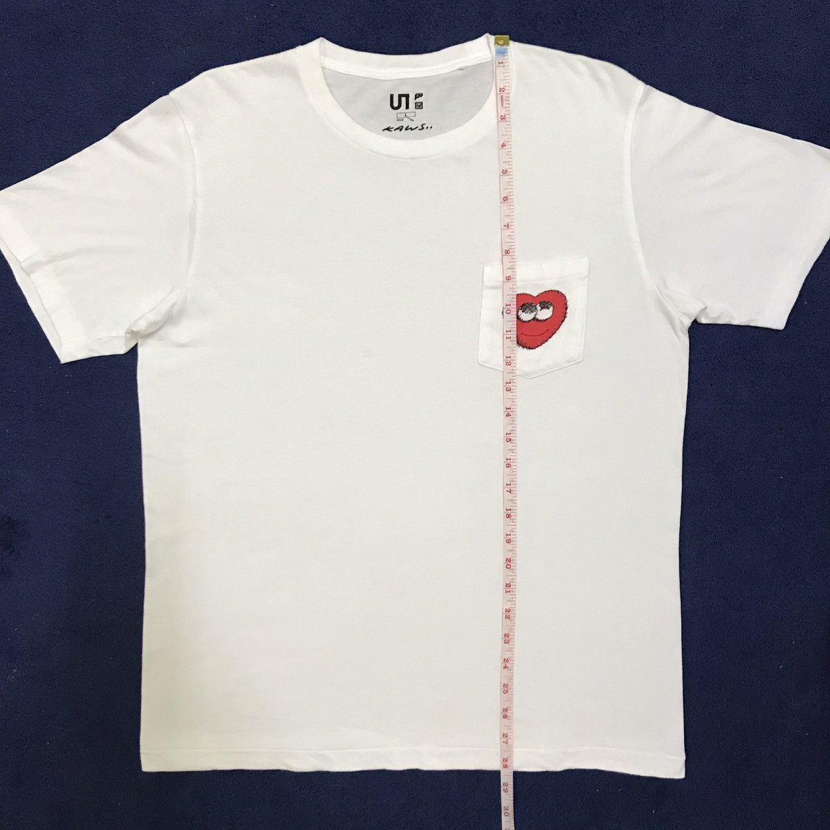 Kaws × Uniqlo Sesame Street Elmo Pocket Tee Size US L / EU 52-54 / 3 - 9 Thumbnail