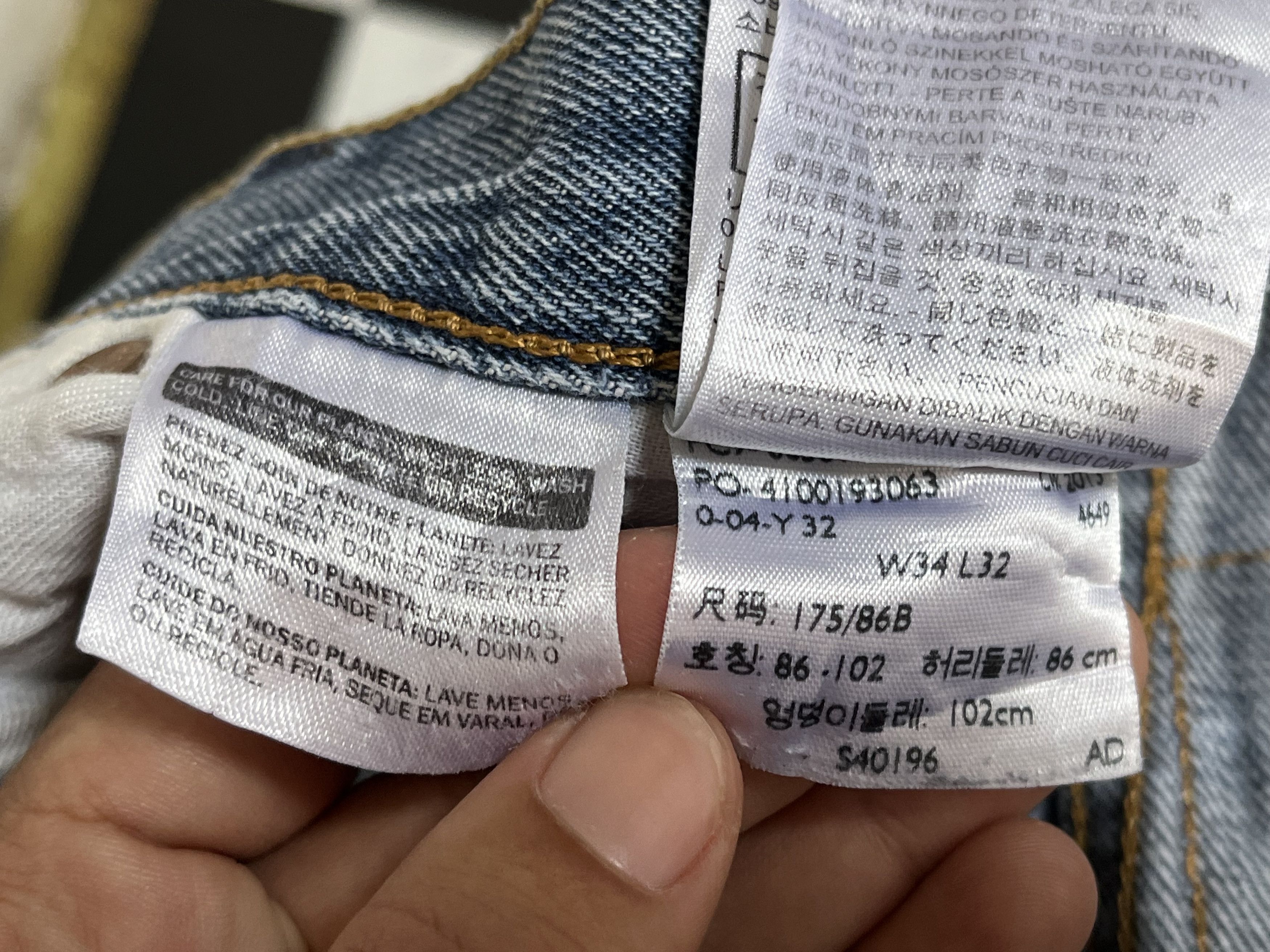 Levi's × Vintage Vintage Levi's 501 Denim Jeans L102 Size US 35 - 13 Thumbnail