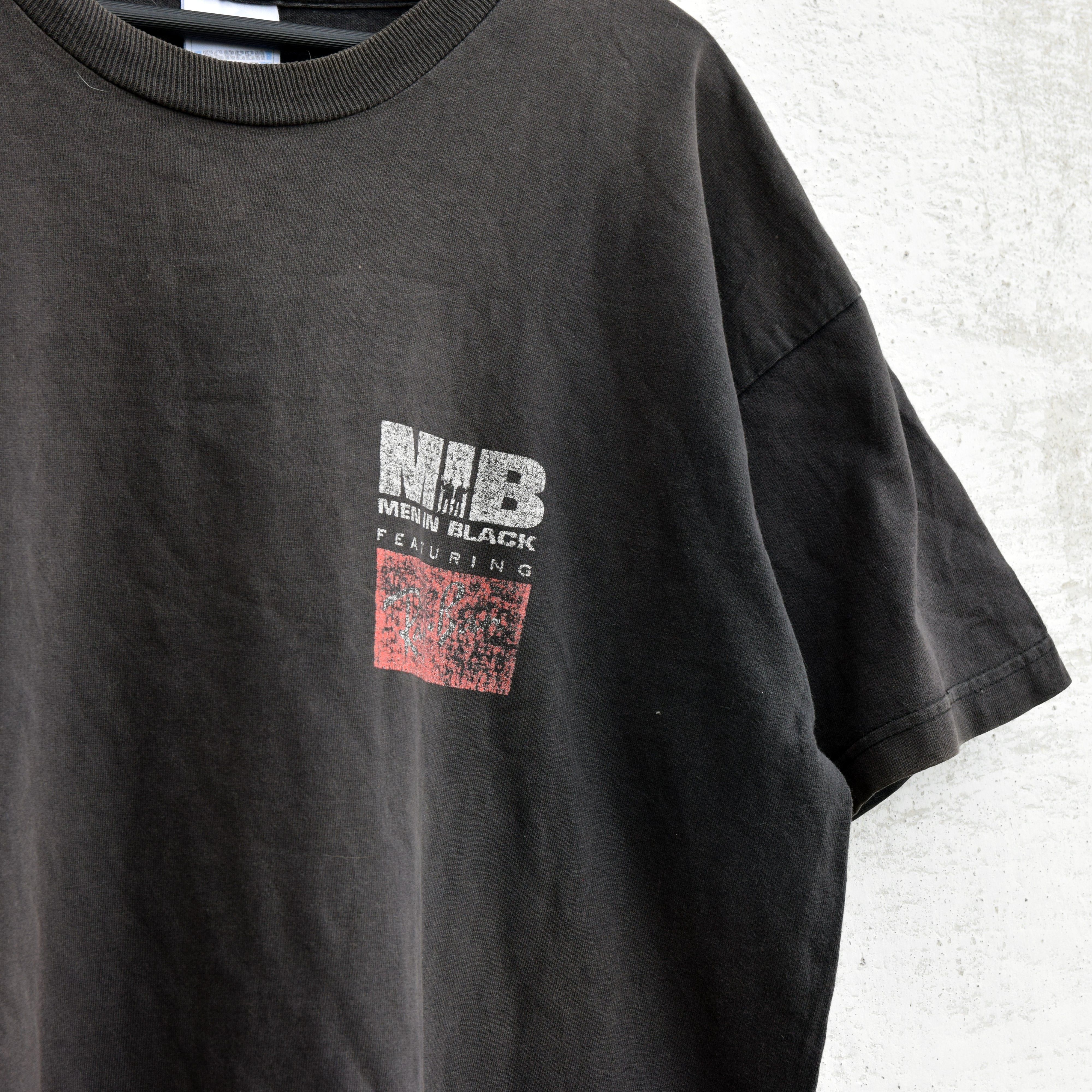 Vintage 1997 Man In The Black Ray Ban Official T-shirt XL Size US XL / EU 56 / 4 - 3 Thumbnail