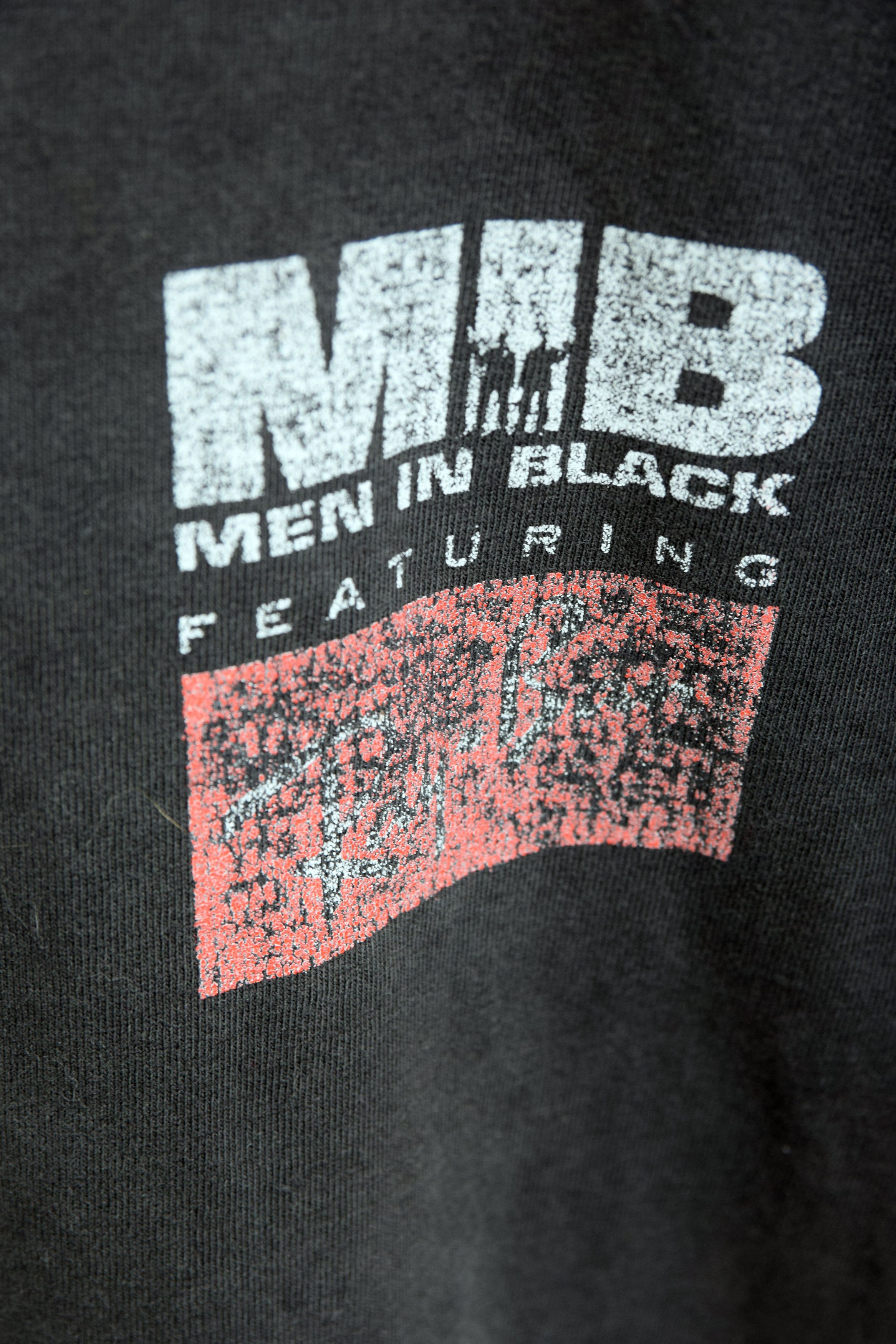 Vintage 1997 Man In The Black Ray Ban Official T-shirt XL Size US XL / EU 56 / 4 - 6 Thumbnail