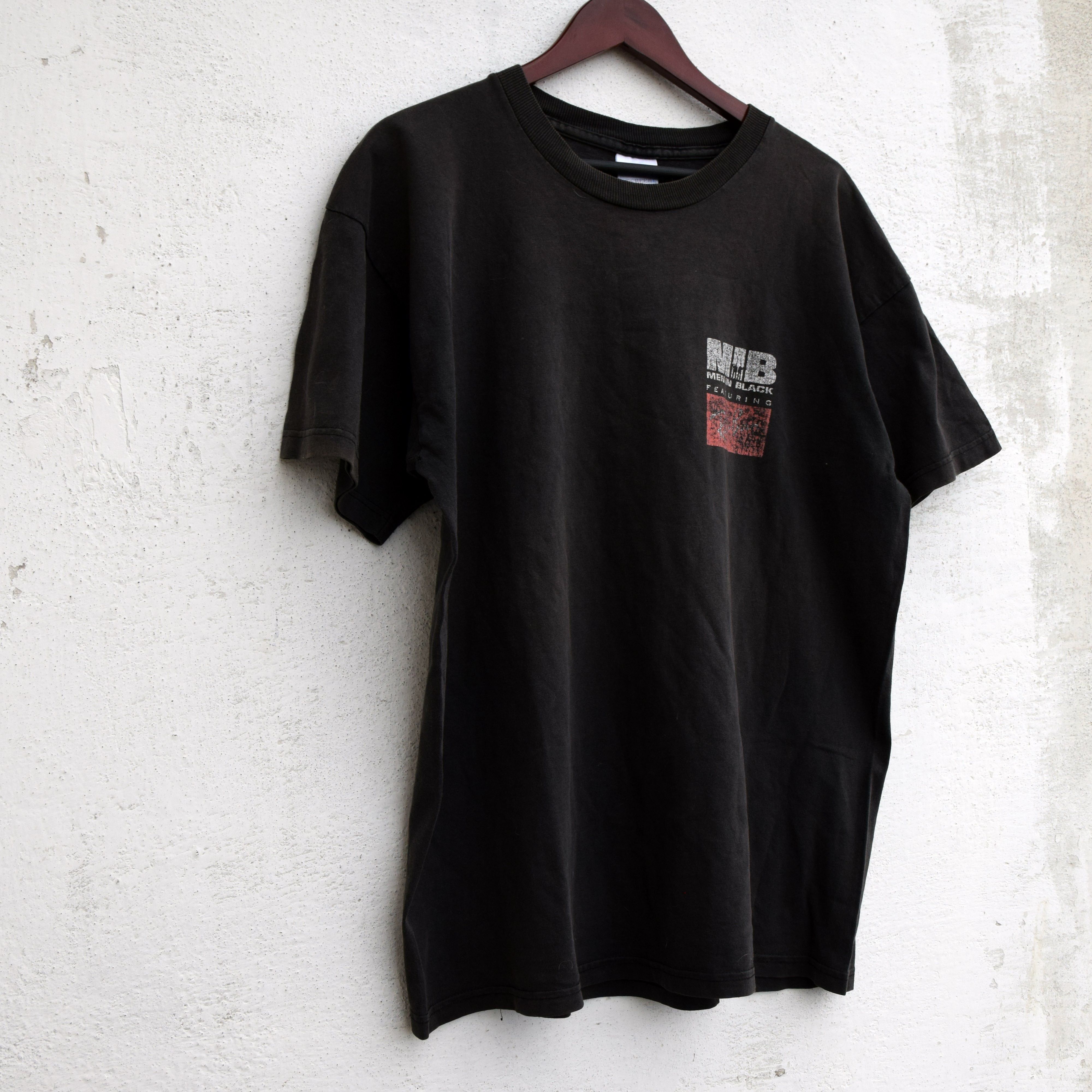 Vintage 1997 Man In The Black Ray Ban Official T-shirt XL Size US XL / EU 56 / 4 - 2 Thumbnail