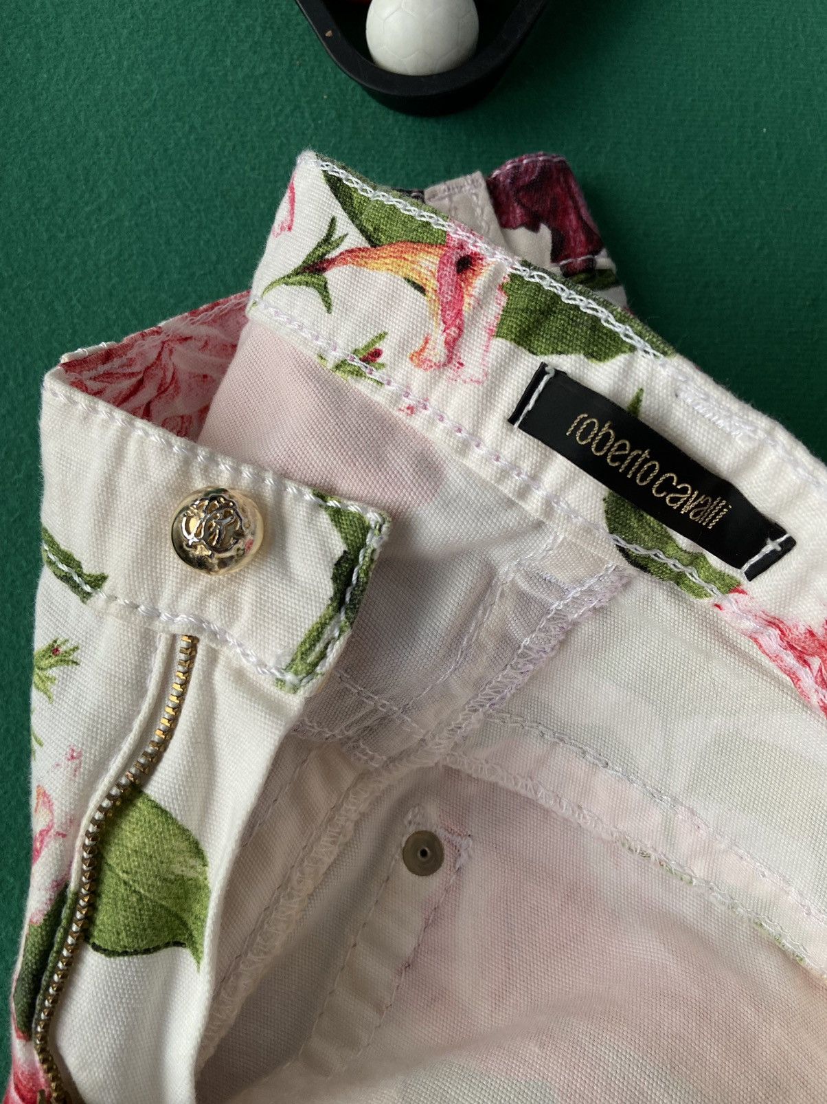 Roberto Cavalli Roberto Cavalli flower print pants Size 28" / US 6 / IT 42 - 2 Thumbnail