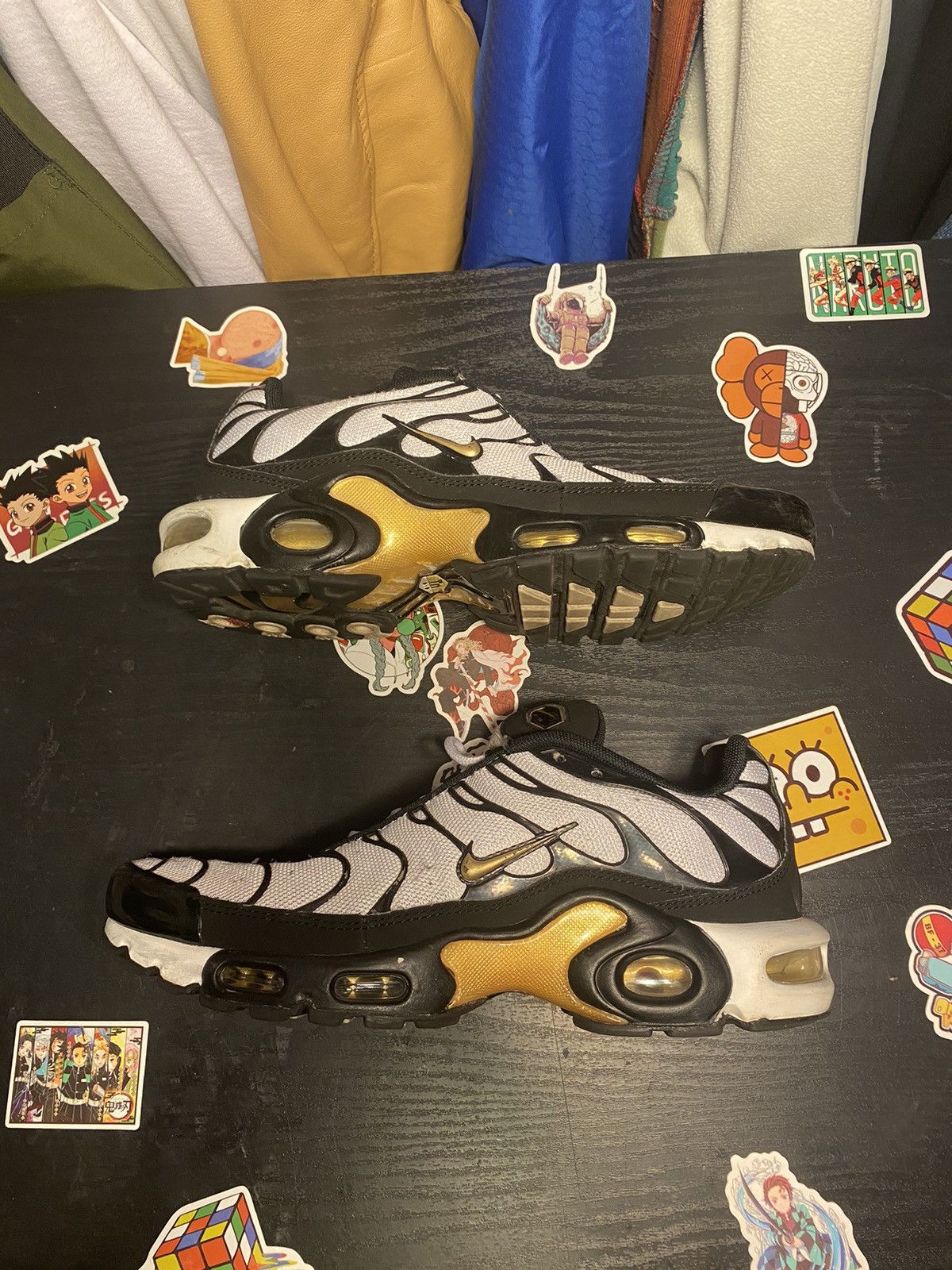 nike air max plus white and gold