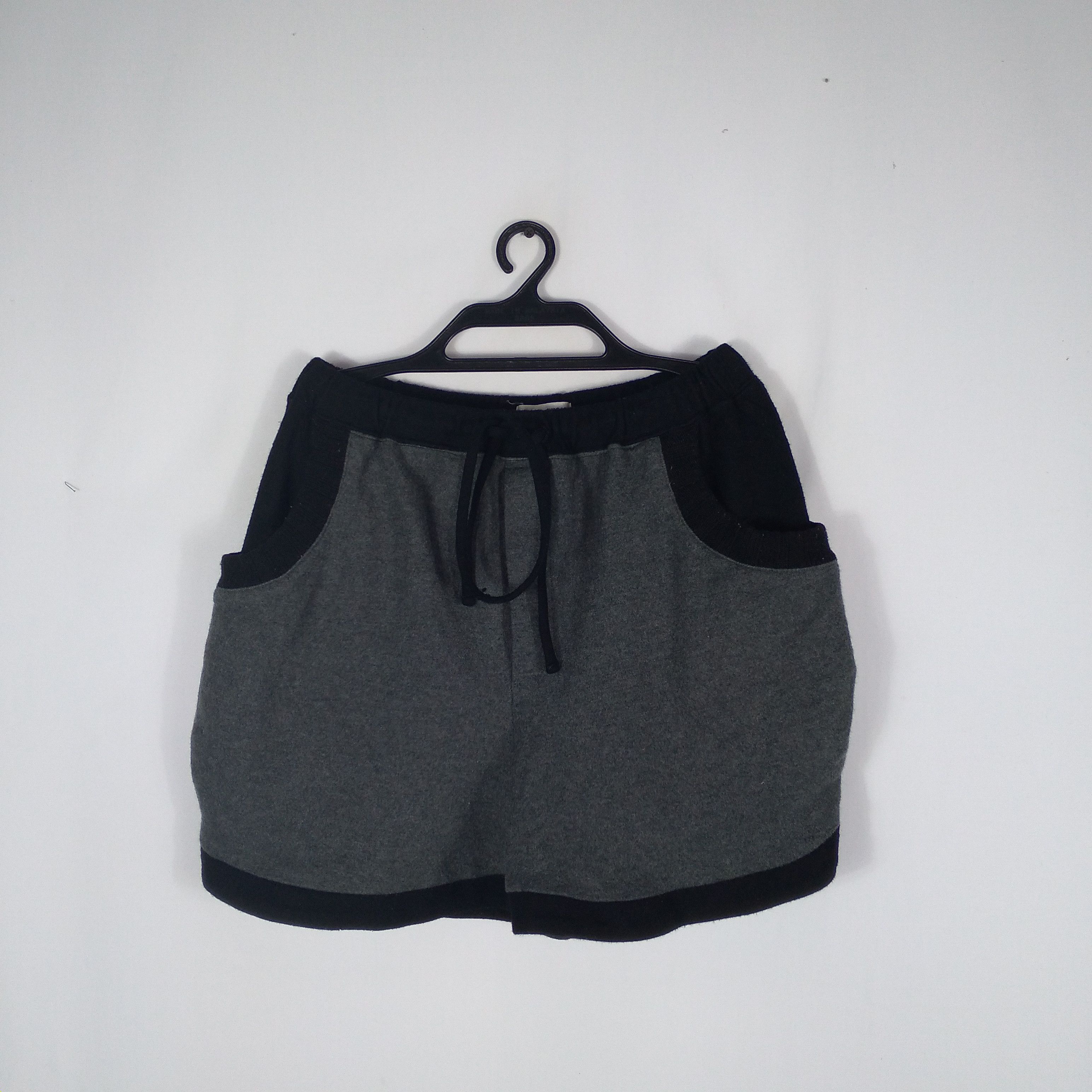 image of Issey Miyake tsumori Chisato Daw String Outdoor Shorts Sweat Pants in Black, Men's (Size 26)