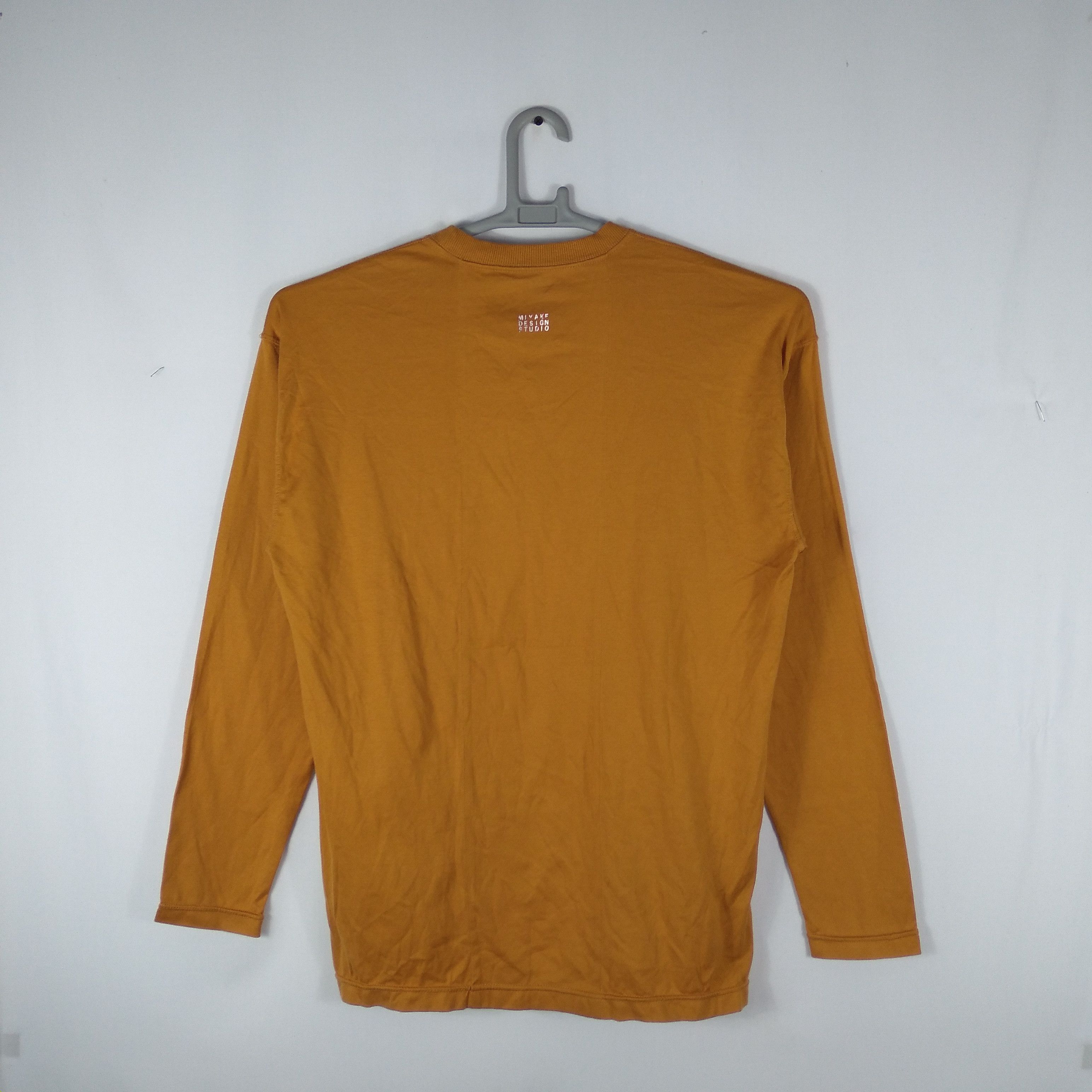 Designer × Issey Miyake × Tsumori Chisato 🔥OG🔥Issey Miyake Back Stitch Line Punk Styles Plain Tee Size US L / EU 52-54 / 3 - 3 Thumbnail