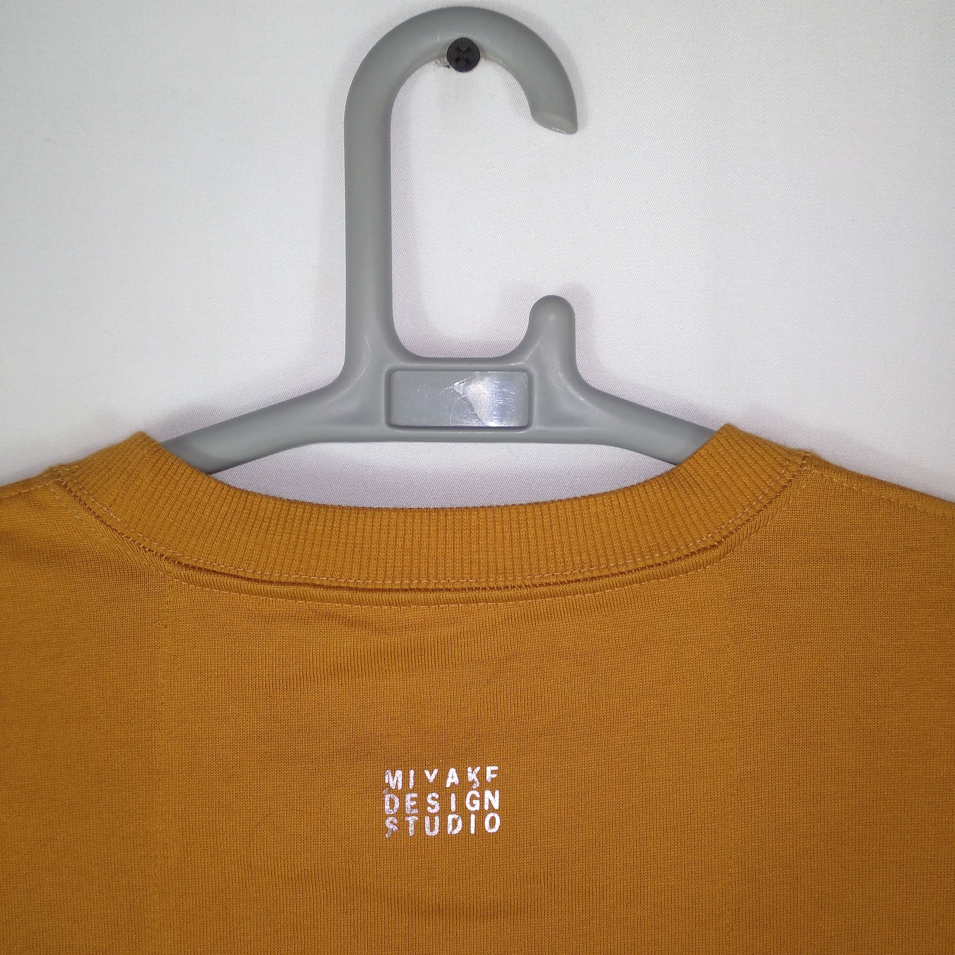 Designer × Issey Miyake × Tsumori Chisato 🔥OG🔥Issey Miyake Back Stitch Line Punk Styles Plain Tee Size US L / EU 52-54 / 3 - 4 Thumbnail