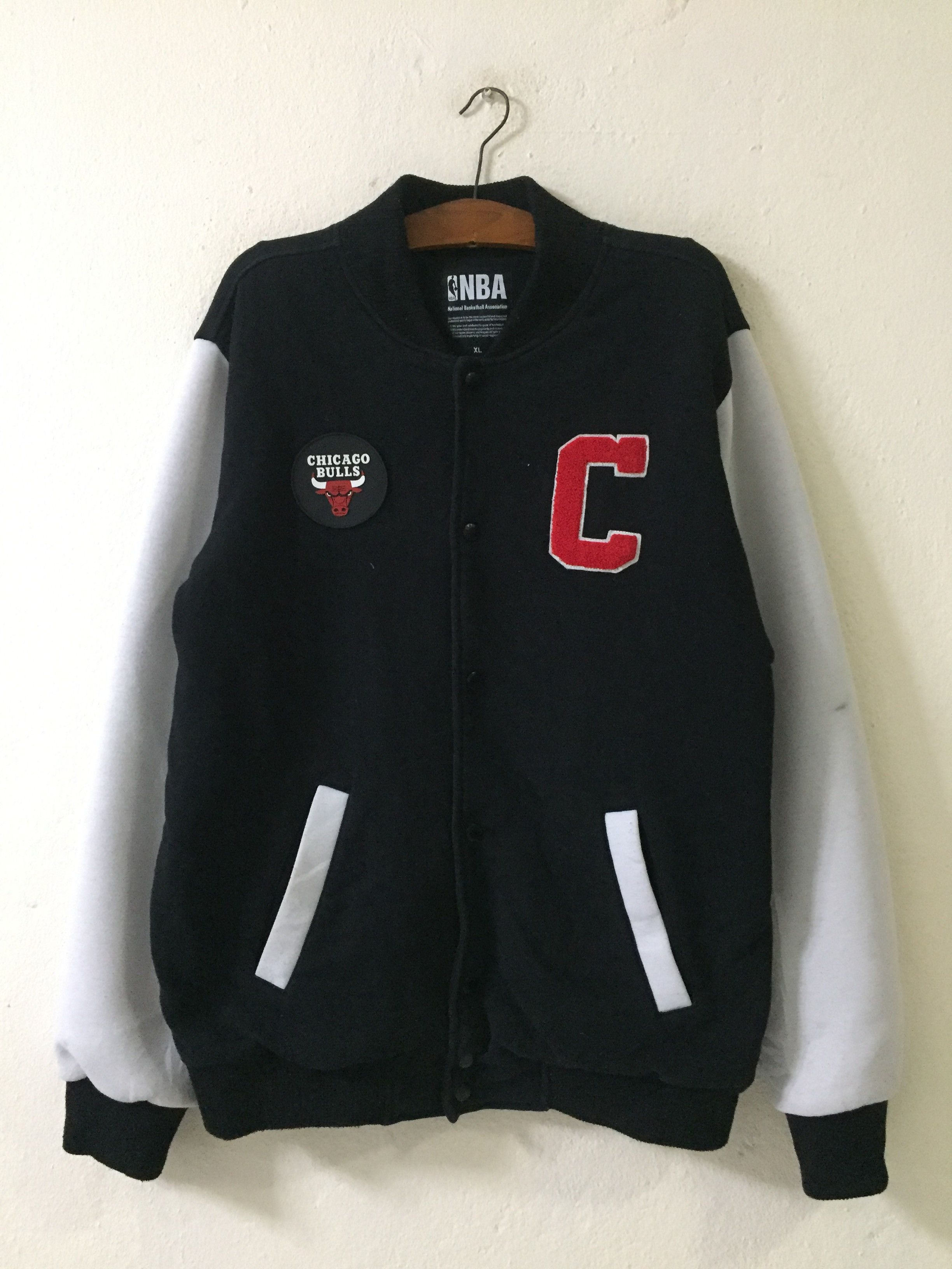 NBA NBA Chicago Bulls Varsity Jacket Size US L / EU 52-54 / 3 - 1 Thumbnail