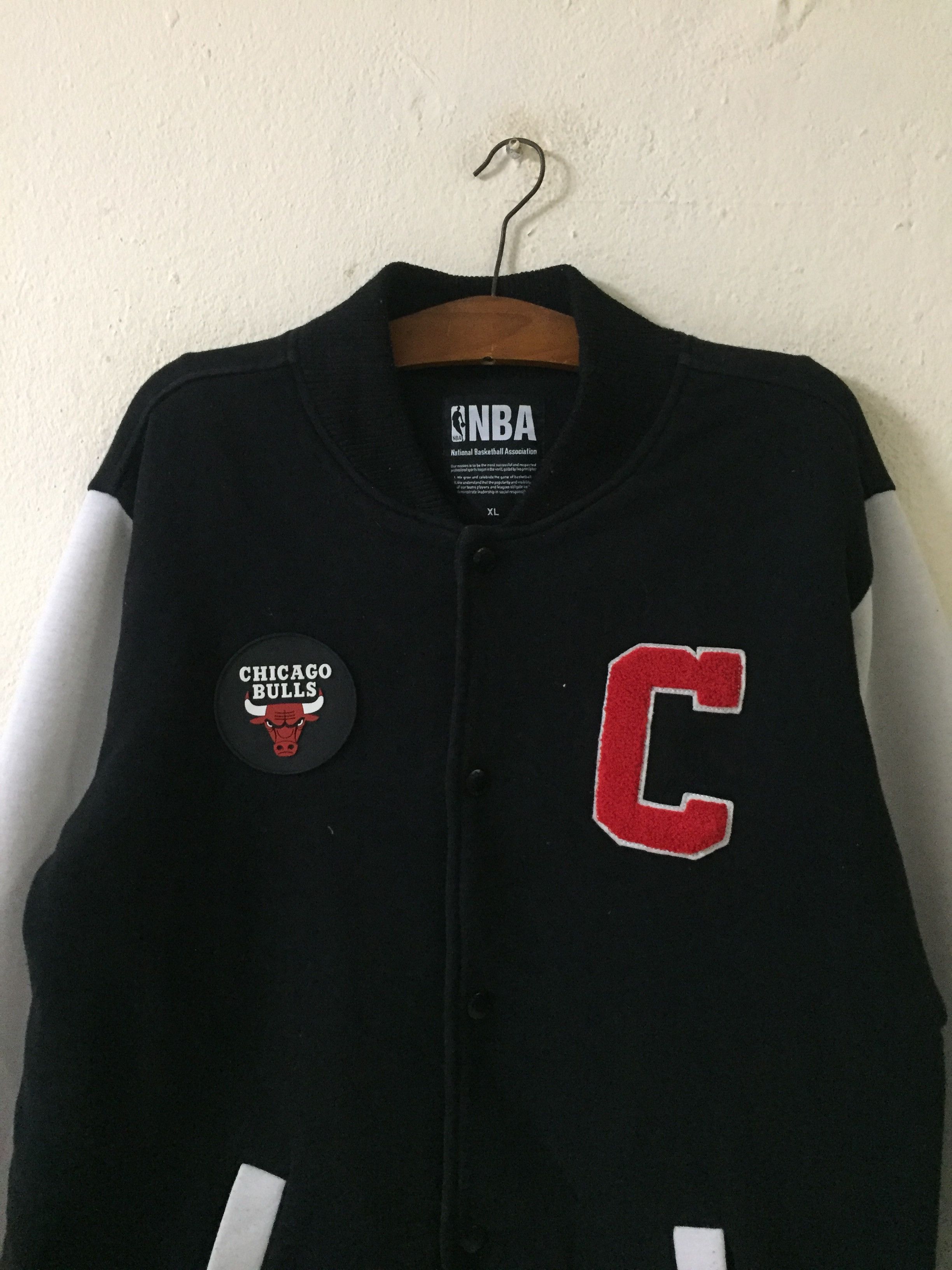 NBA NBA Chicago Bulls Varsity Jacket Size US L / EU 52-54 / 3 - 4 Thumbnail