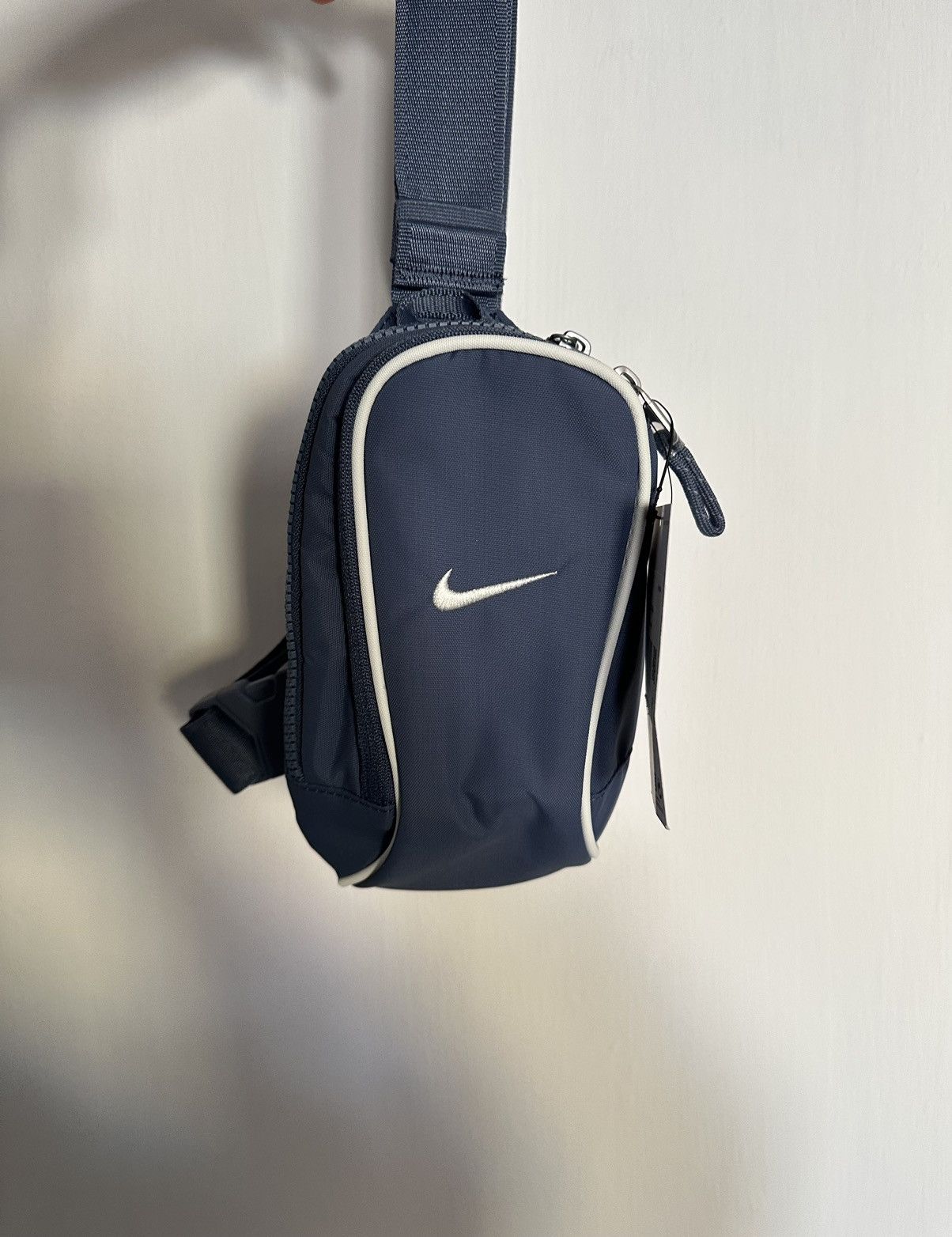 Nike × Vintage Nike Sportwear Essentials Crossbody Bag (1L) Size ONE SIZE - 3 Thumbnail