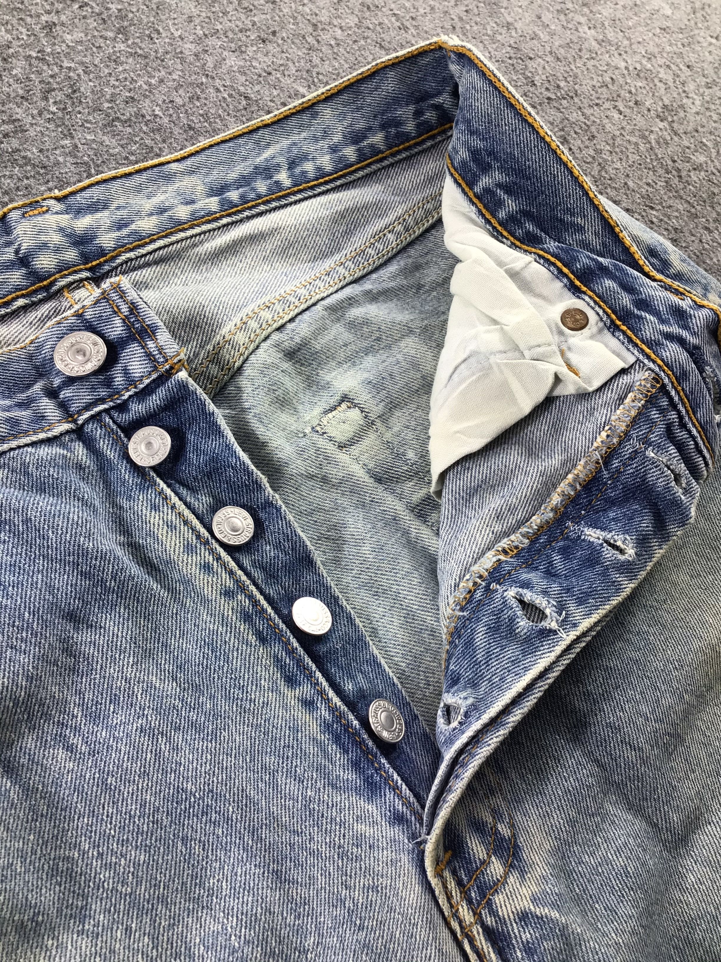 Levi's 90s Vintage Light Wash Levis 501 Jeans-JM437 Size US 30 / EU 46 - 8 Thumbnail