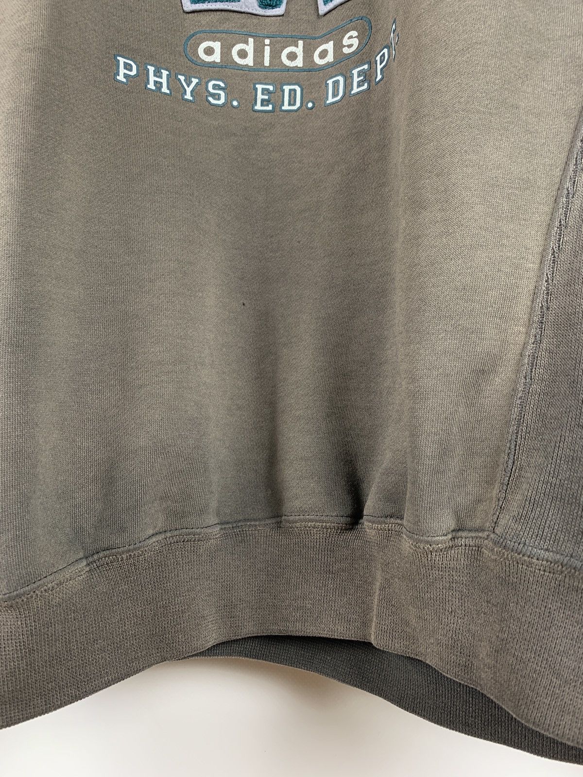 Adidas 90s Vintage Adidas NY Training Phys.Ed.Dept Faded Sweatshirt Size US M / EU 48-50 / 2 - 20 Thumbnail